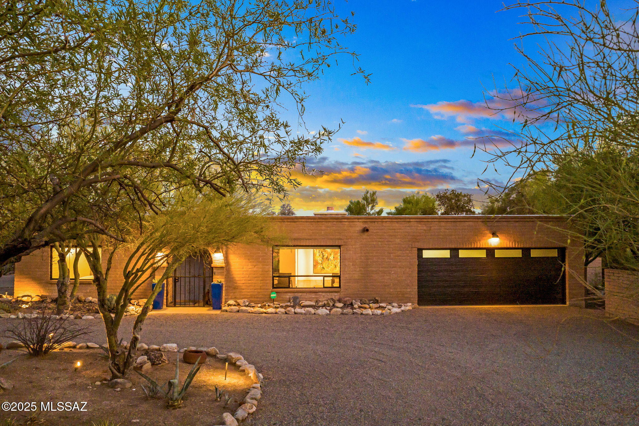 3920 E Alvernon Circle