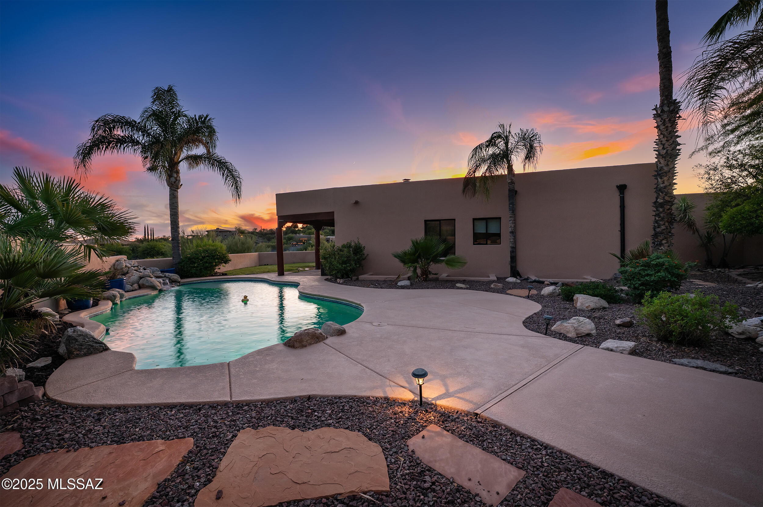 11140 N Poinsettia Drive