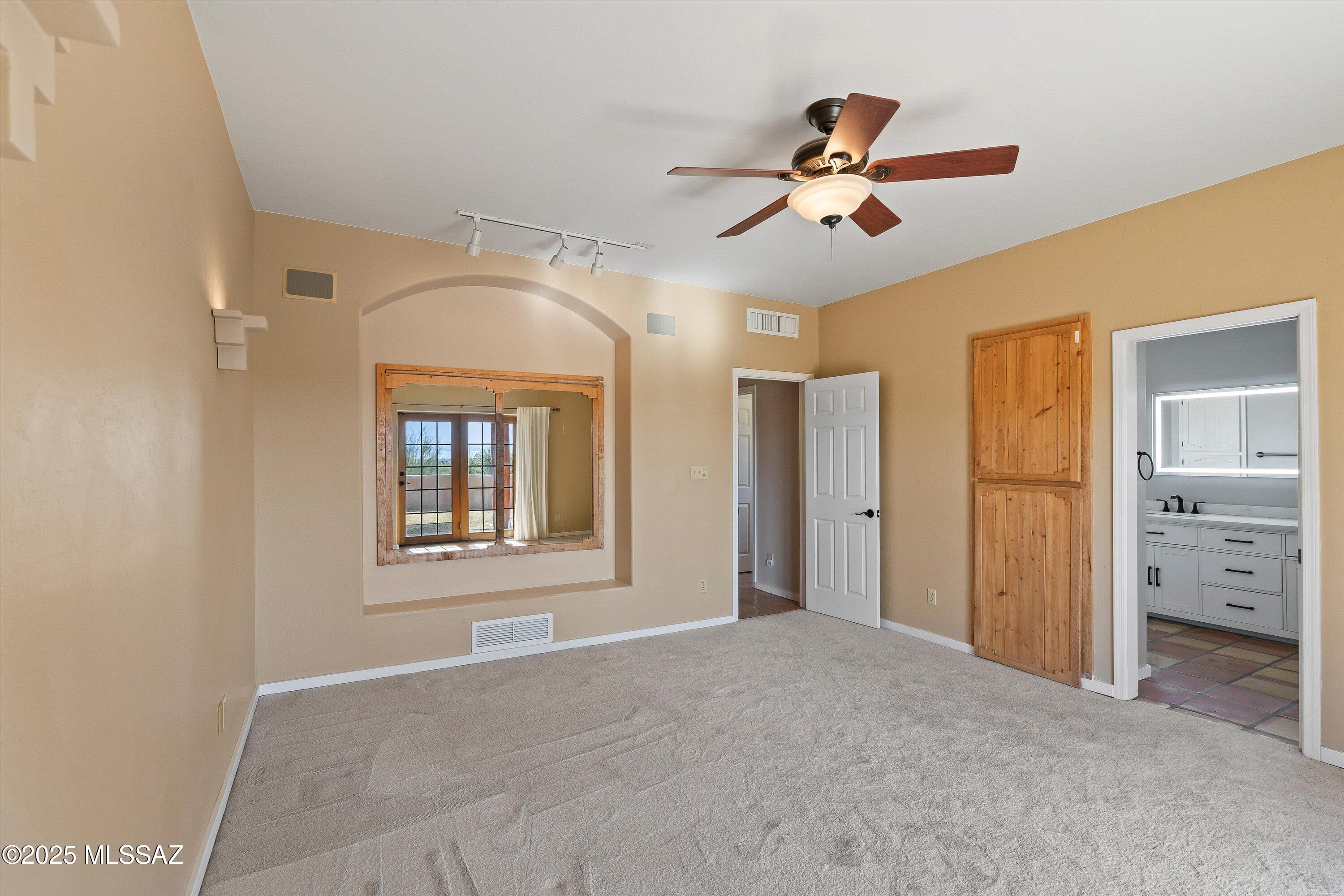 11140 N Poinsettia Drive