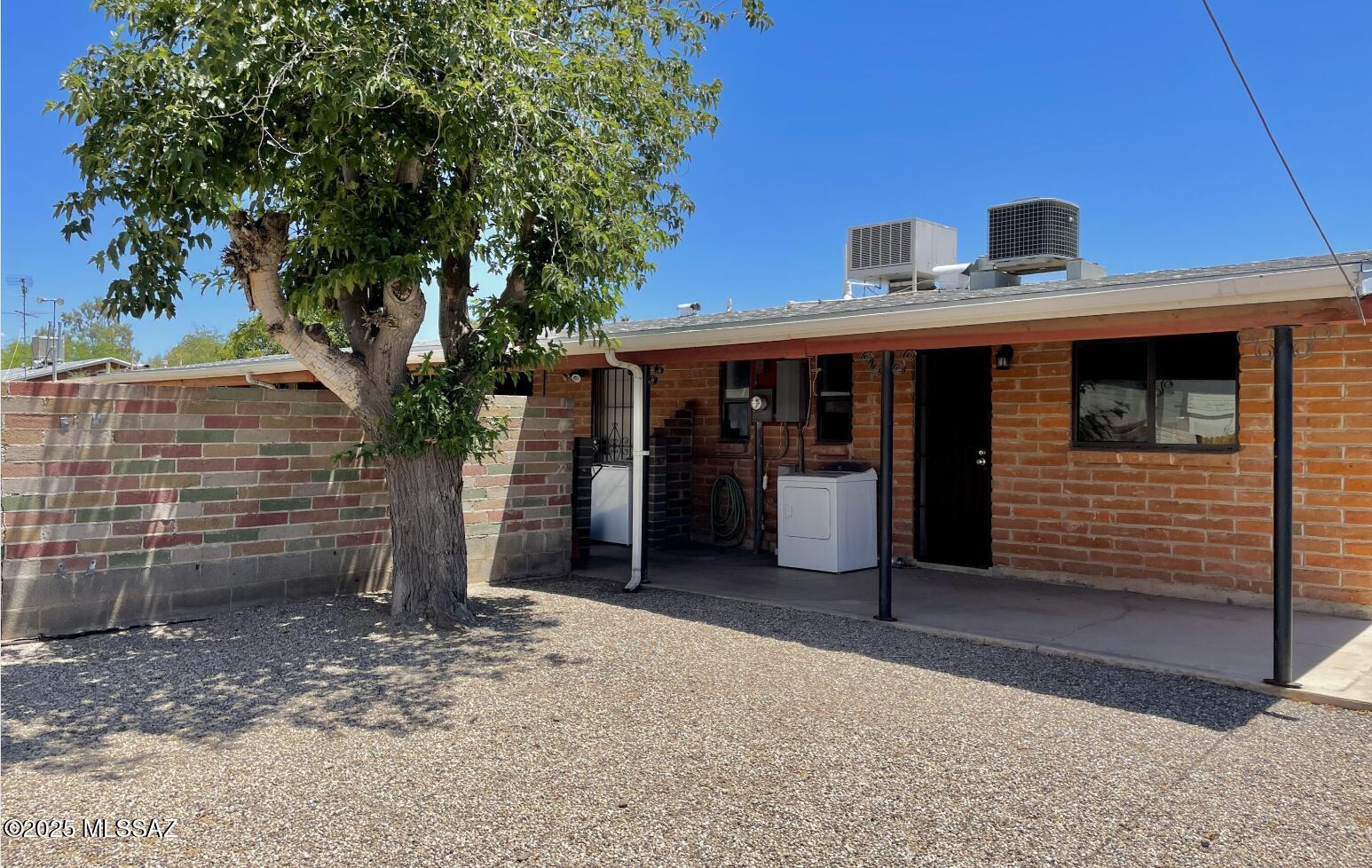 1526 W Windsor Street