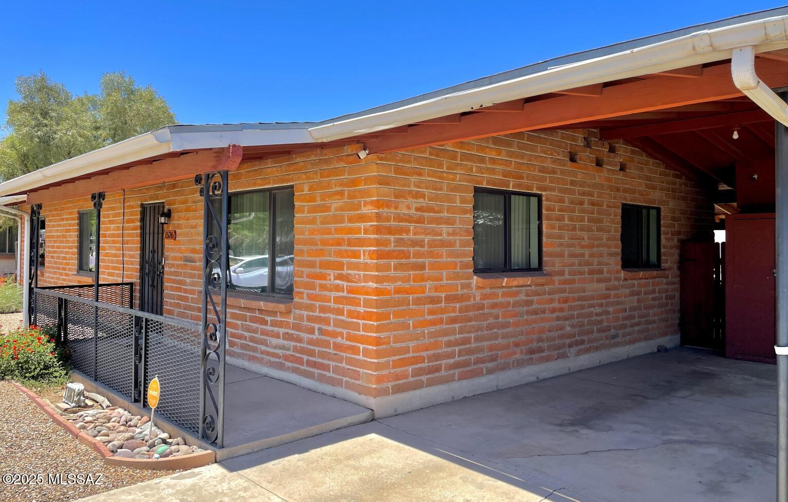 1526 W Windsor Street