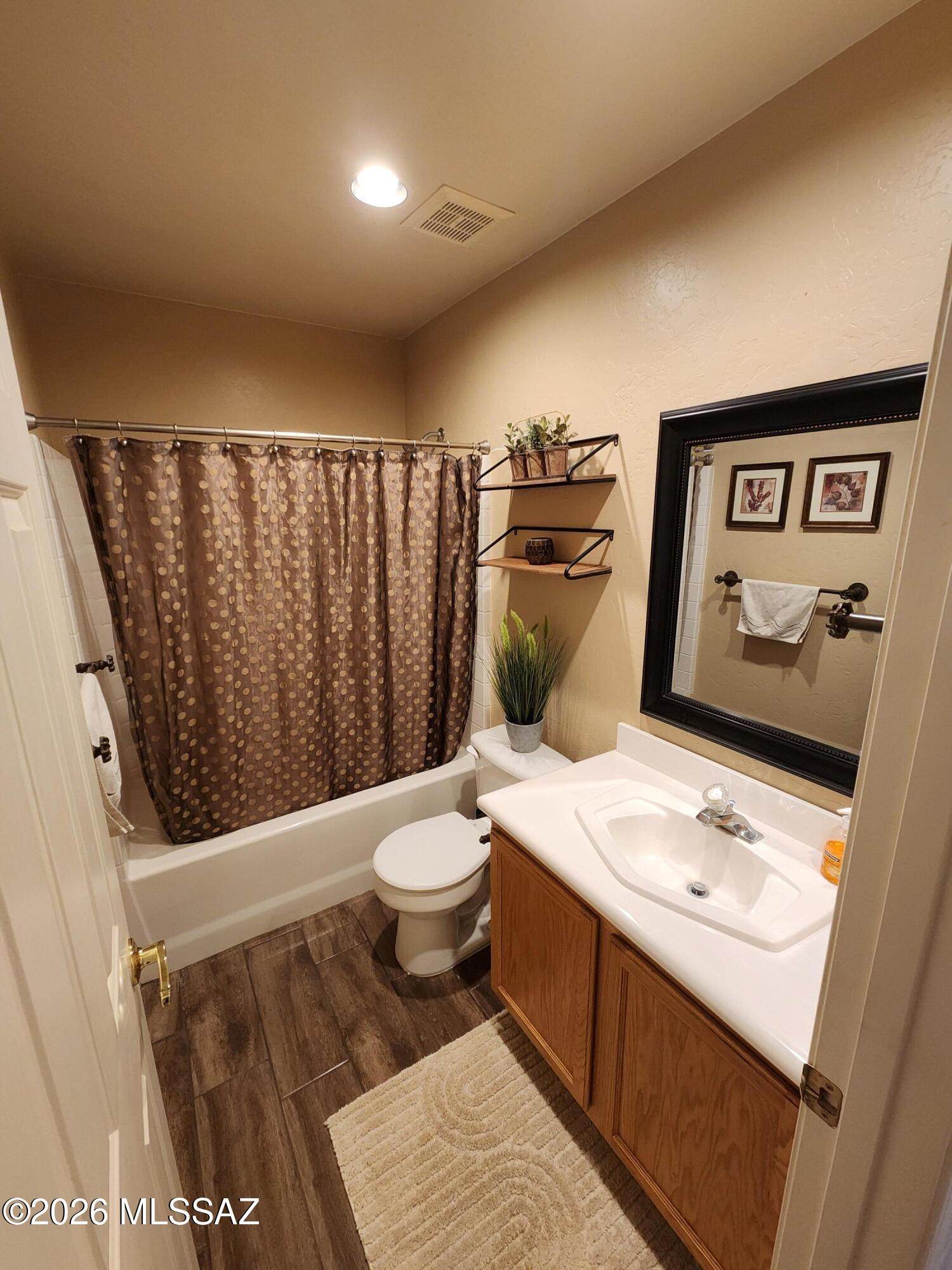 2411 E Skipping Rock Way