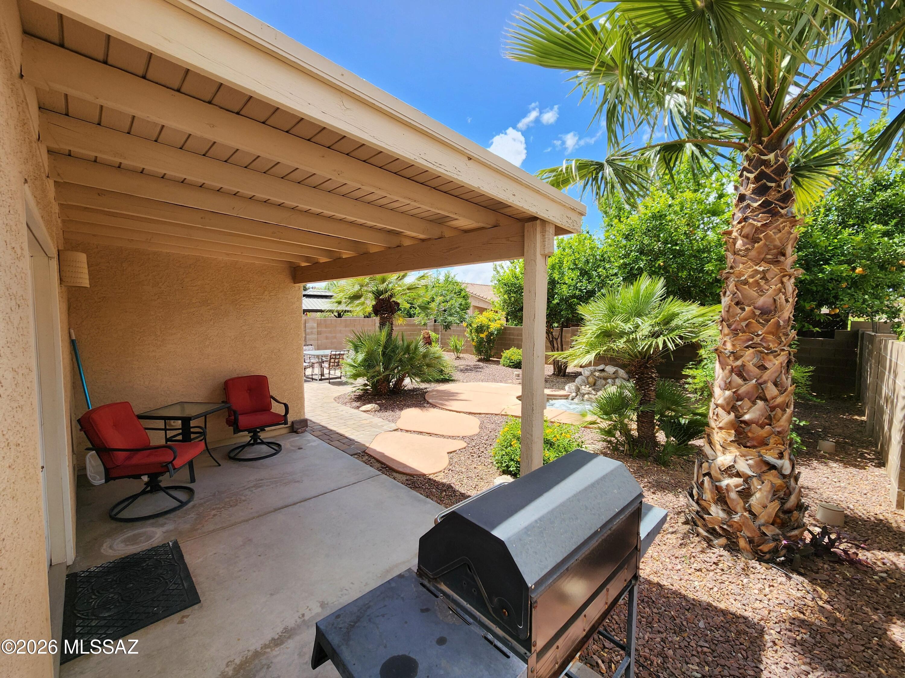 2411 E Skipping Rock Way