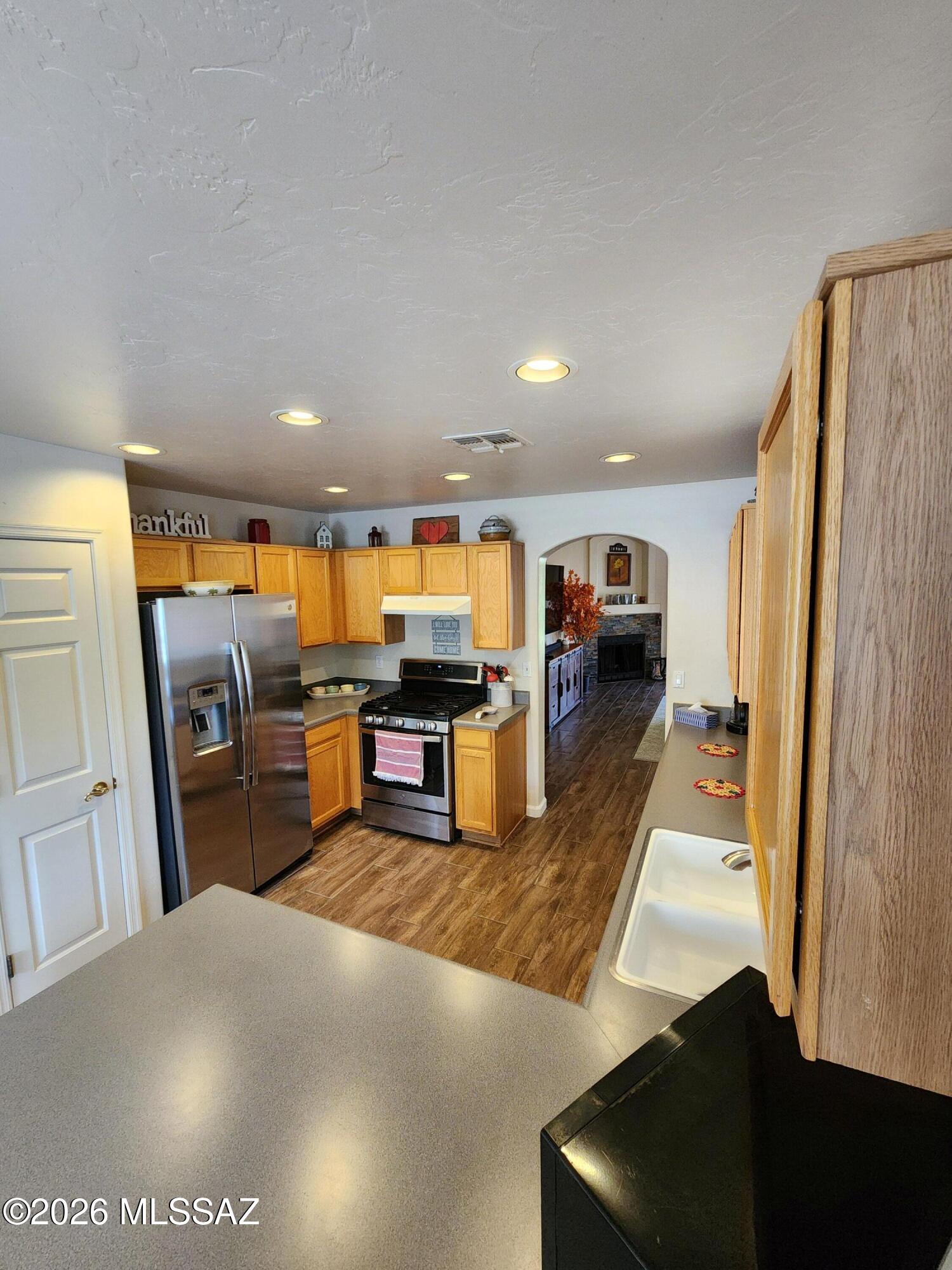 2411 E Skipping Rock Way