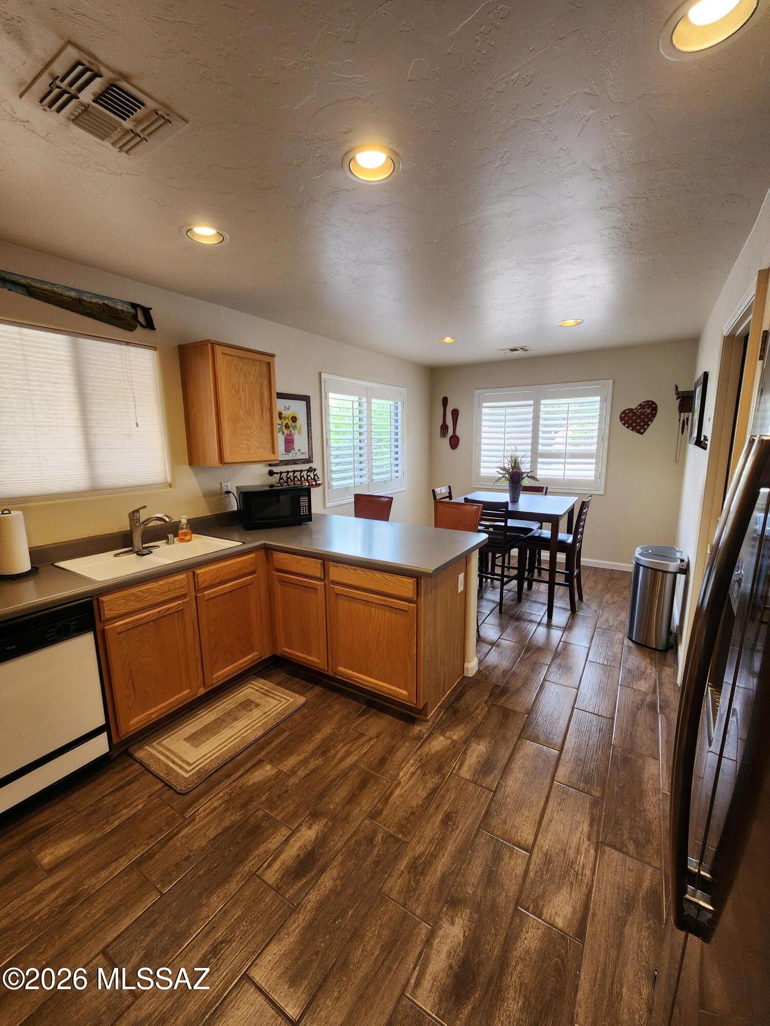 2411 E Skipping Rock Way