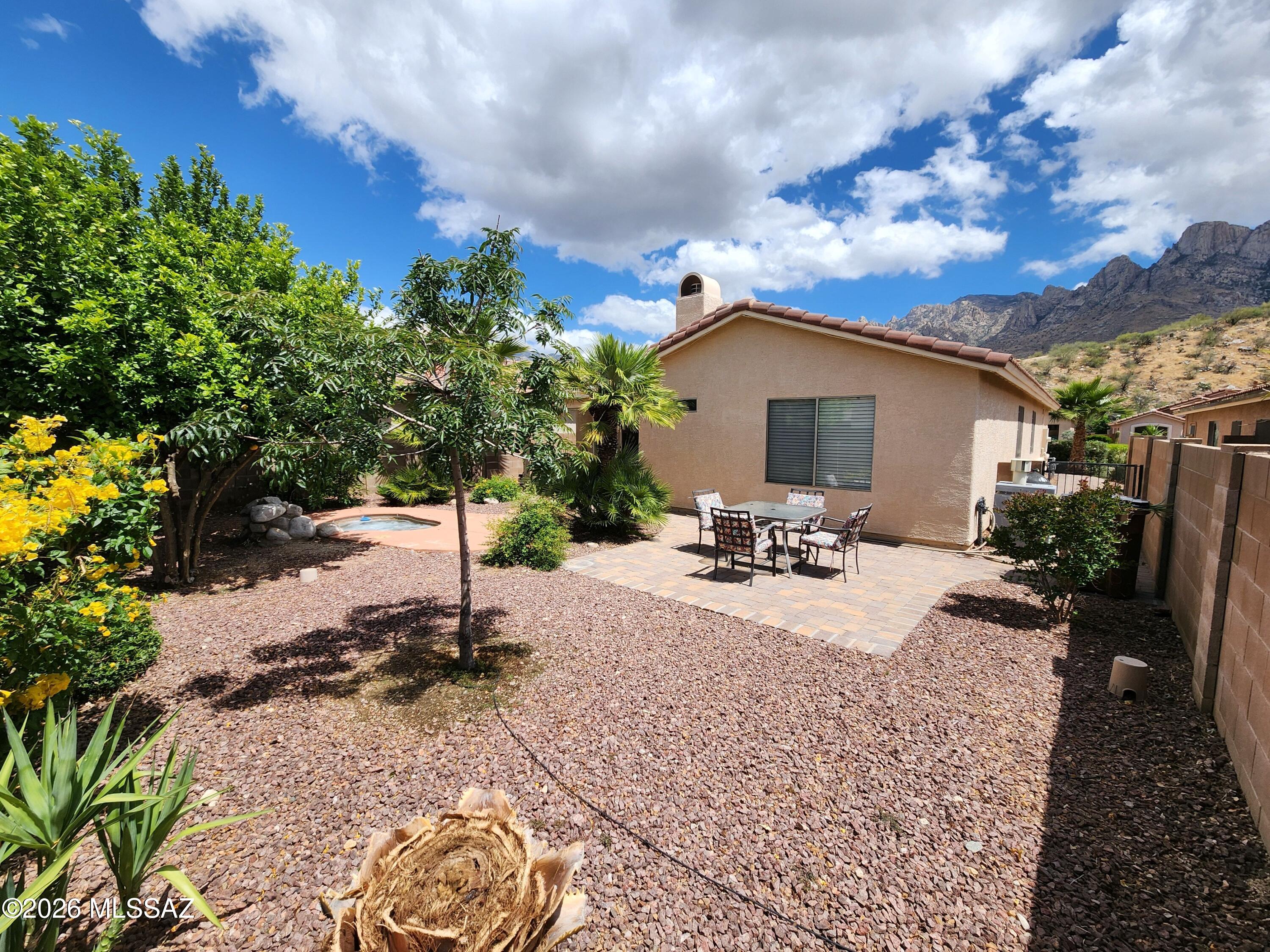 2411 E Skipping Rock Way