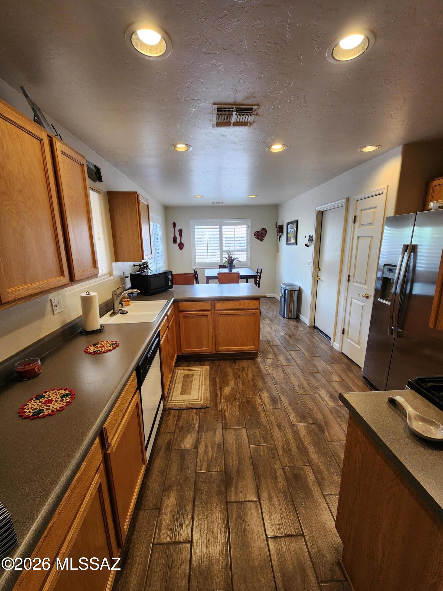 2411 E Skipping Rock Way
