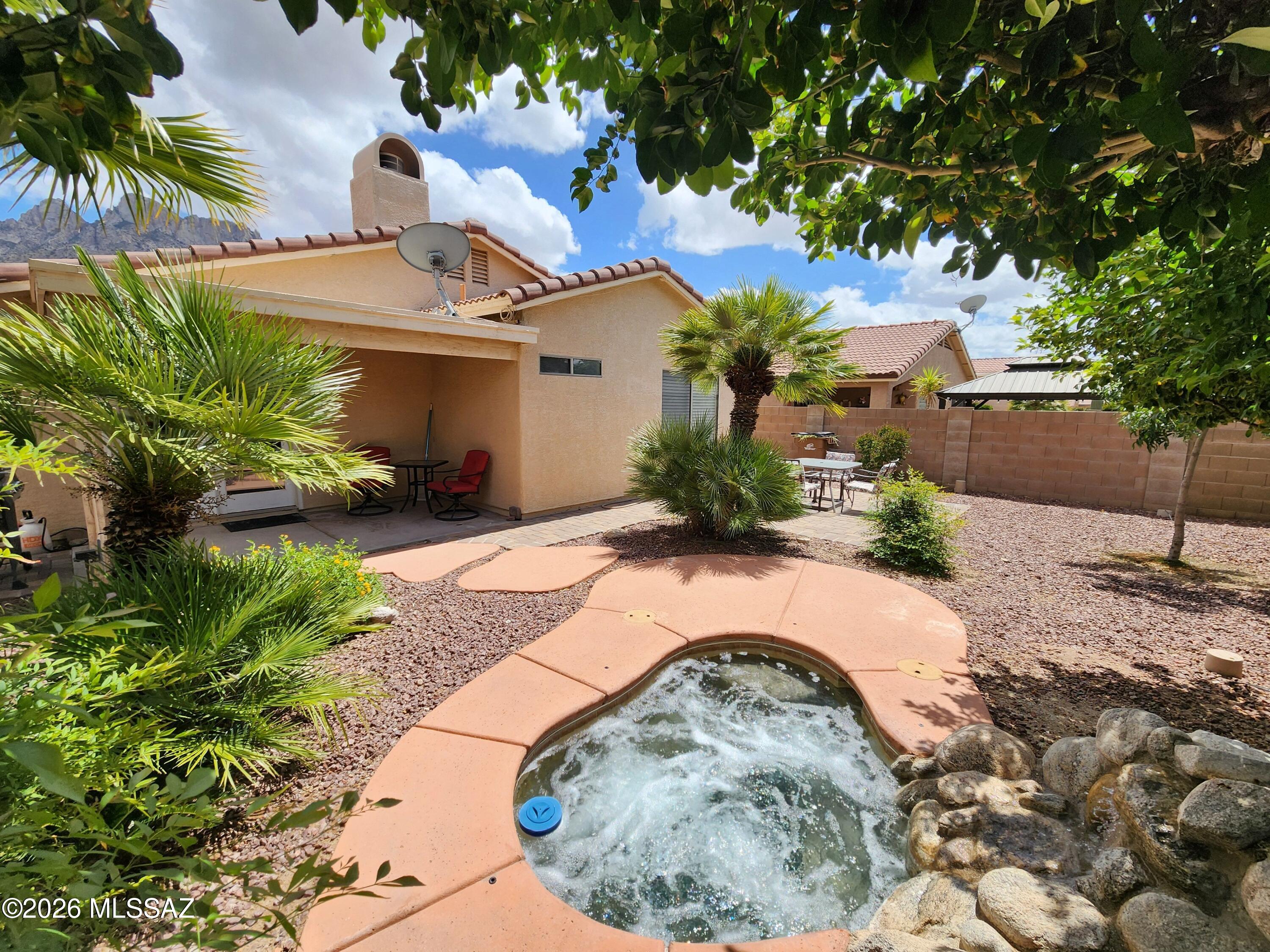 2411 E Skipping Rock Way