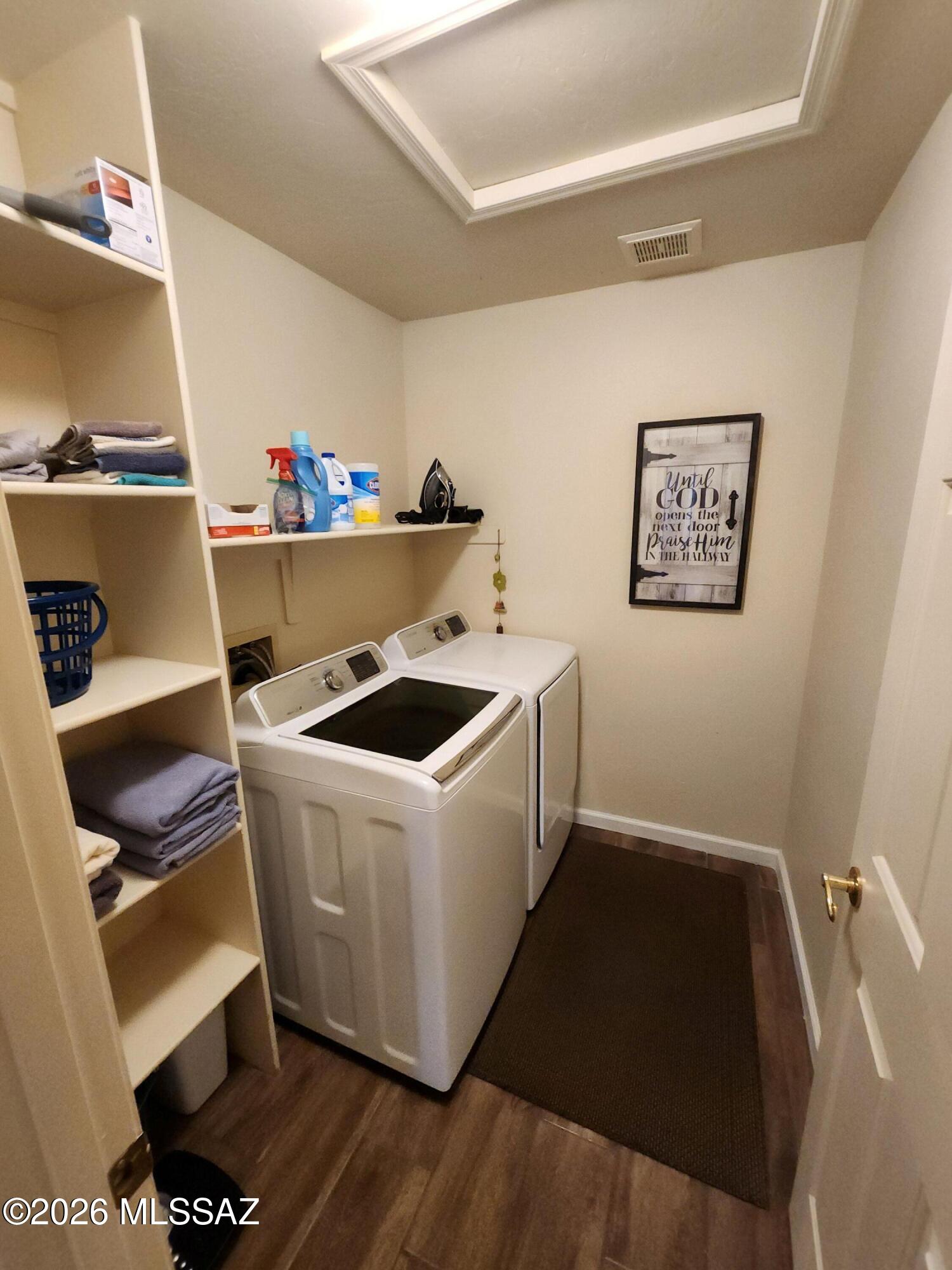 2411 E Skipping Rock Way