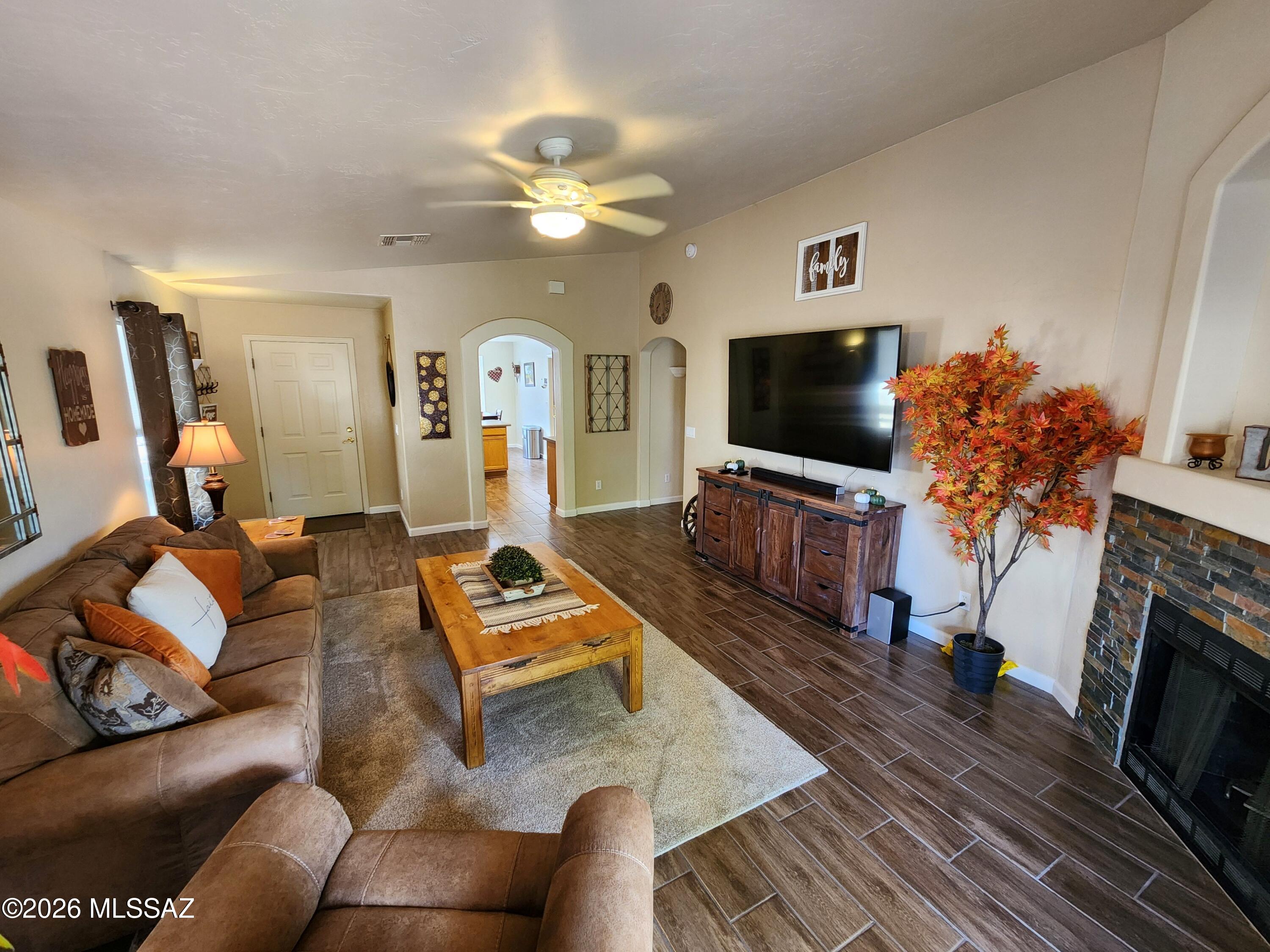 2411 E Skipping Rock Way