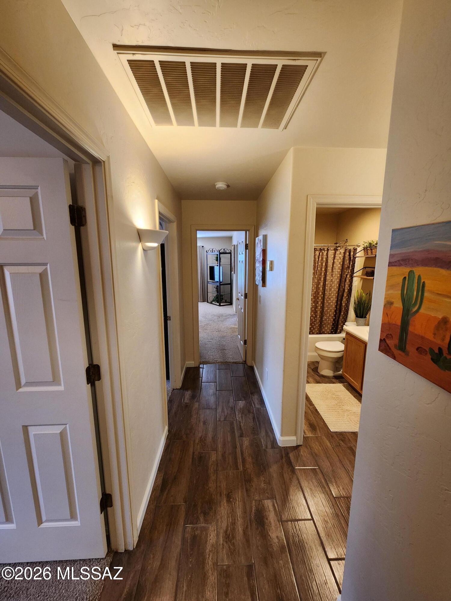 2411 E Skipping Rock Way
