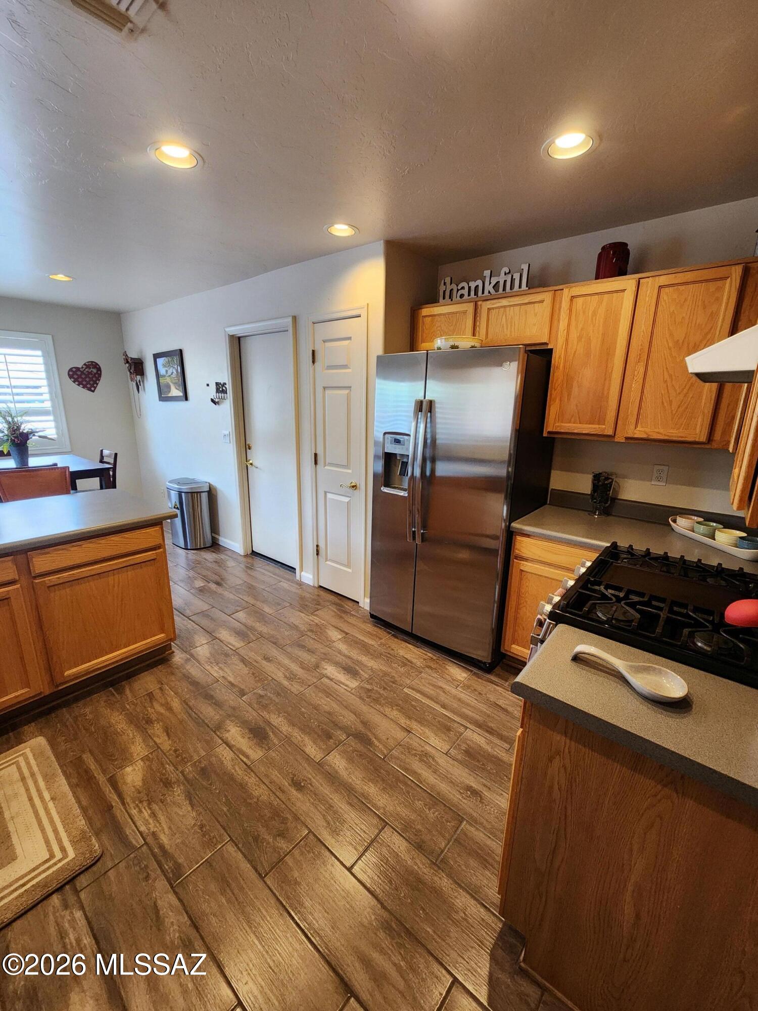 2411 E Skipping Rock Way