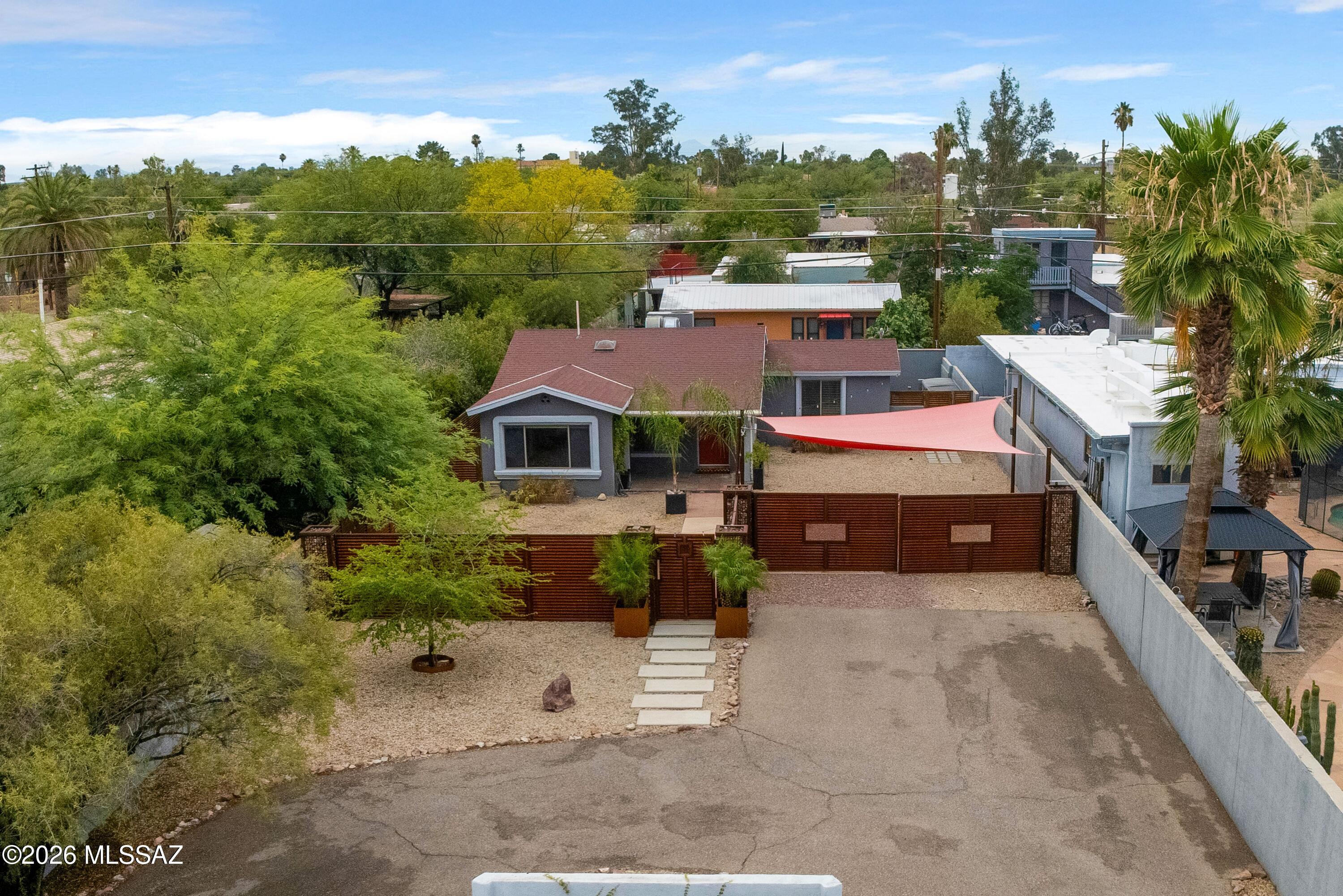 2556 E Linden Street