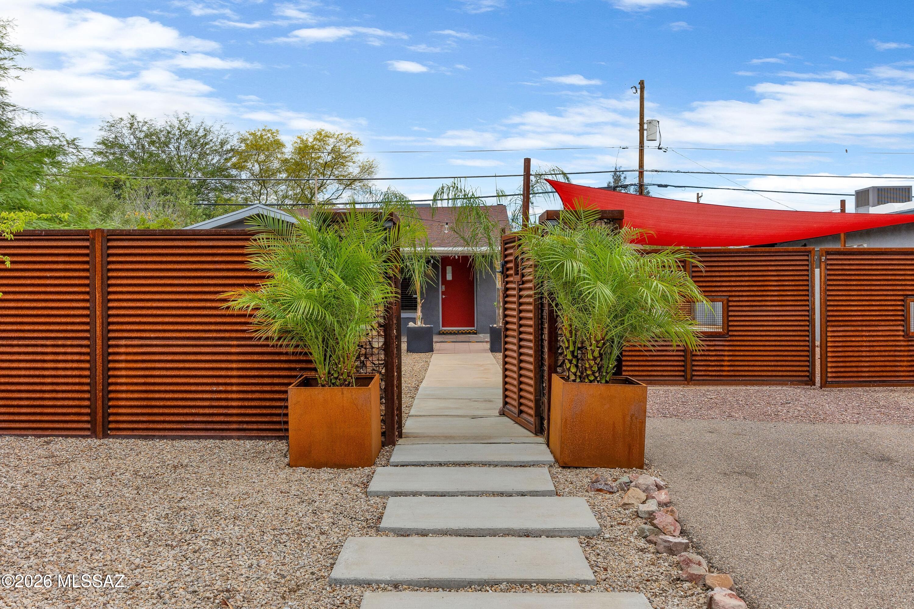 2556 E Linden Street