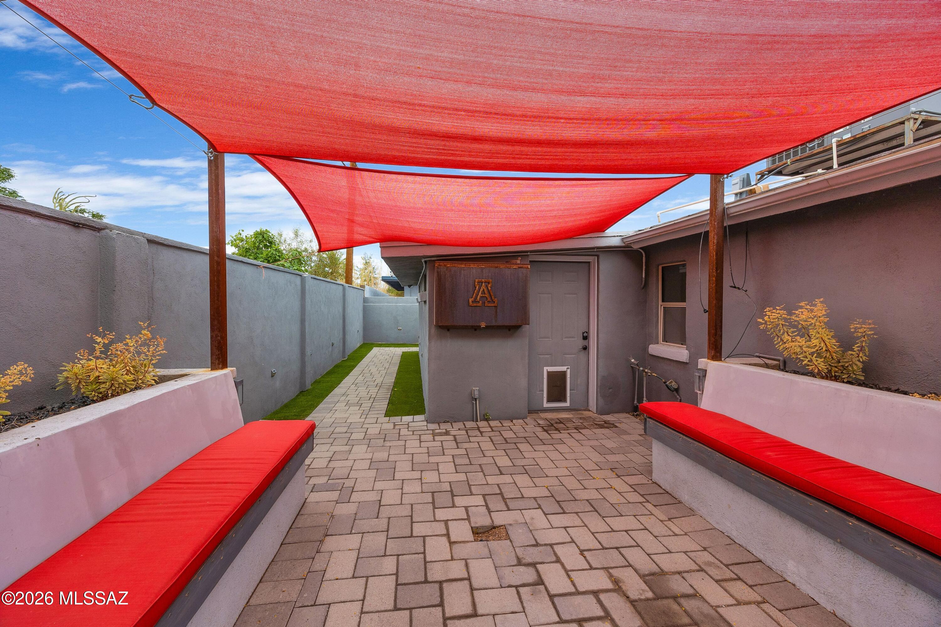 2556 E Linden Street