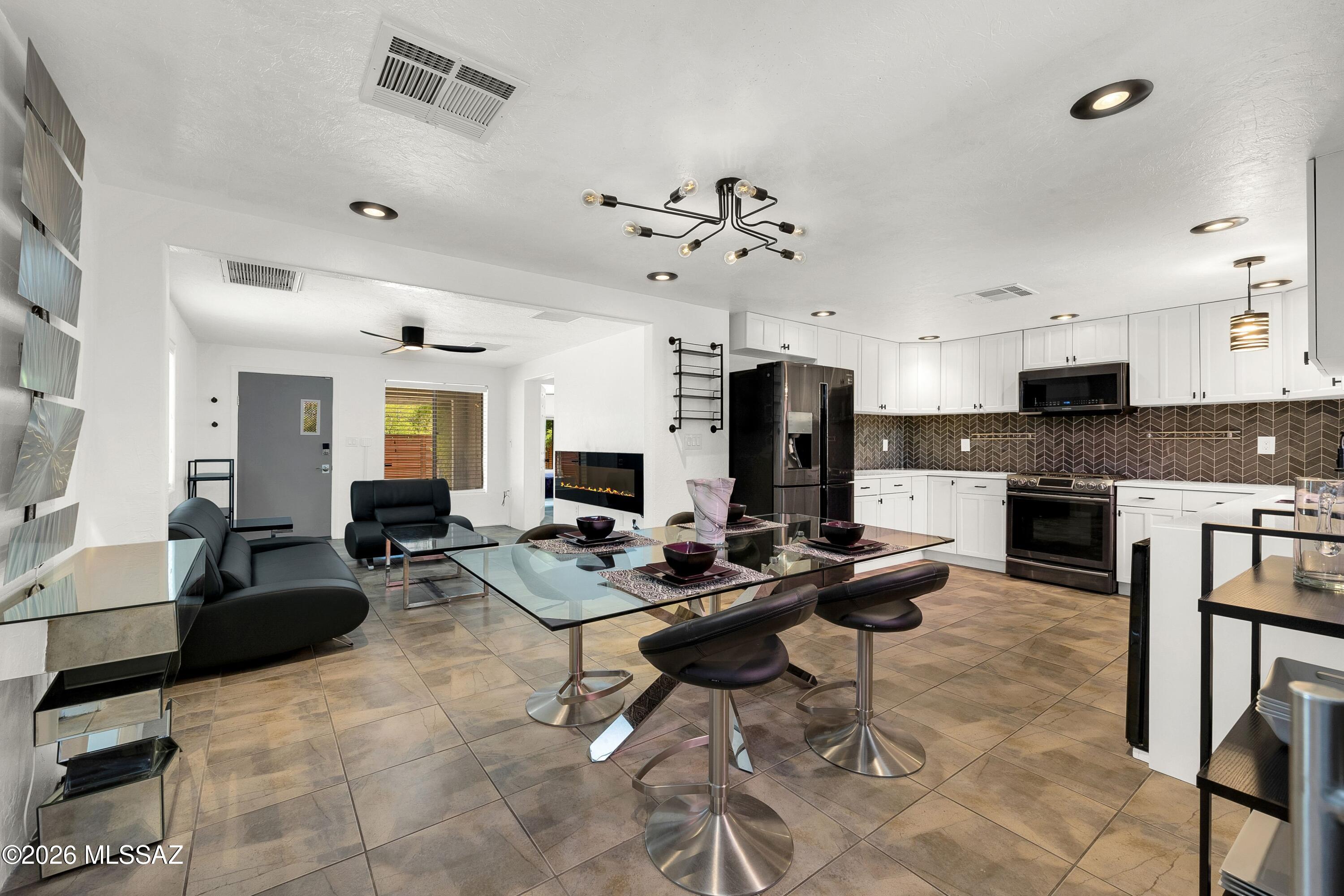 2556 E Linden Street