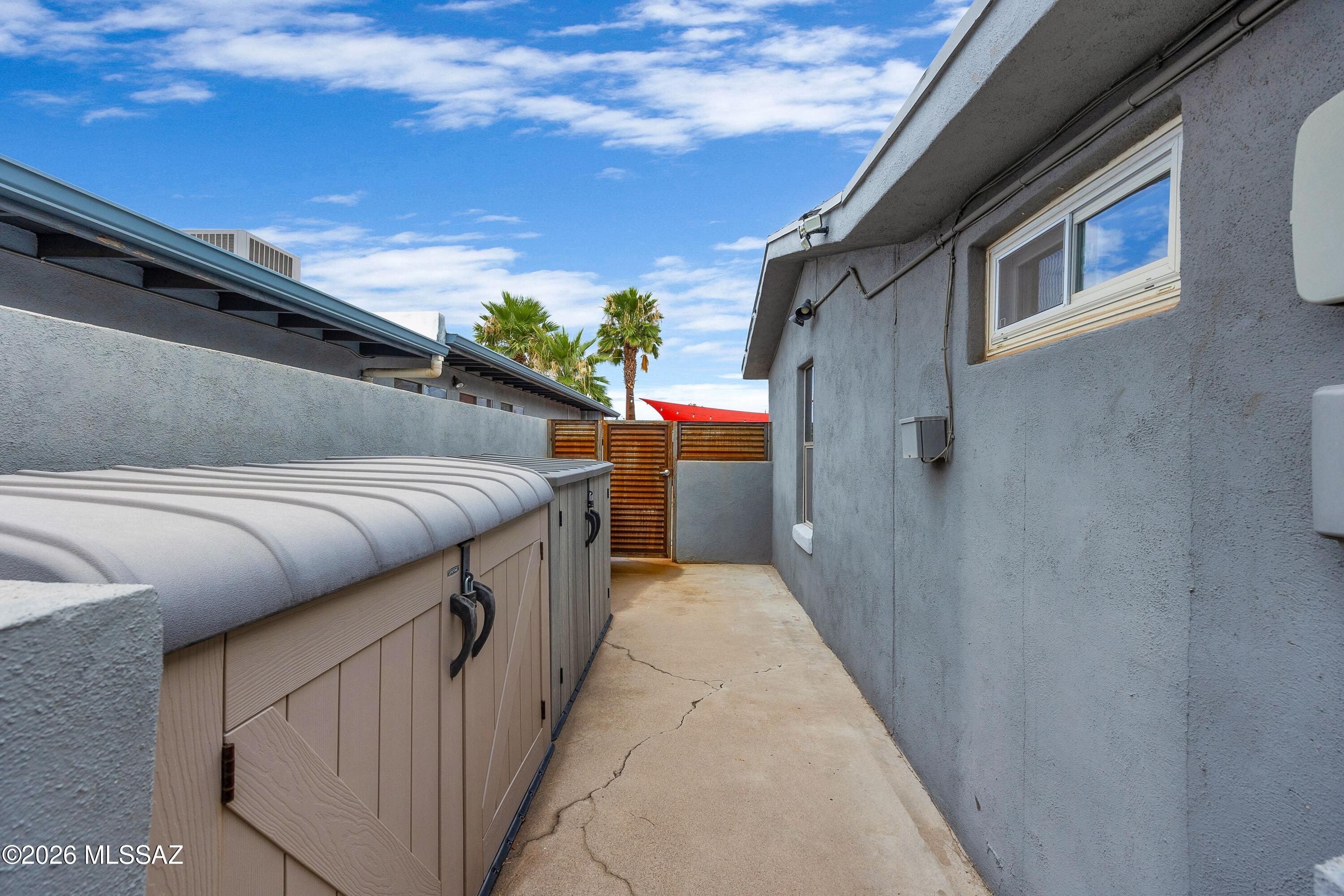 2556 E Linden Street