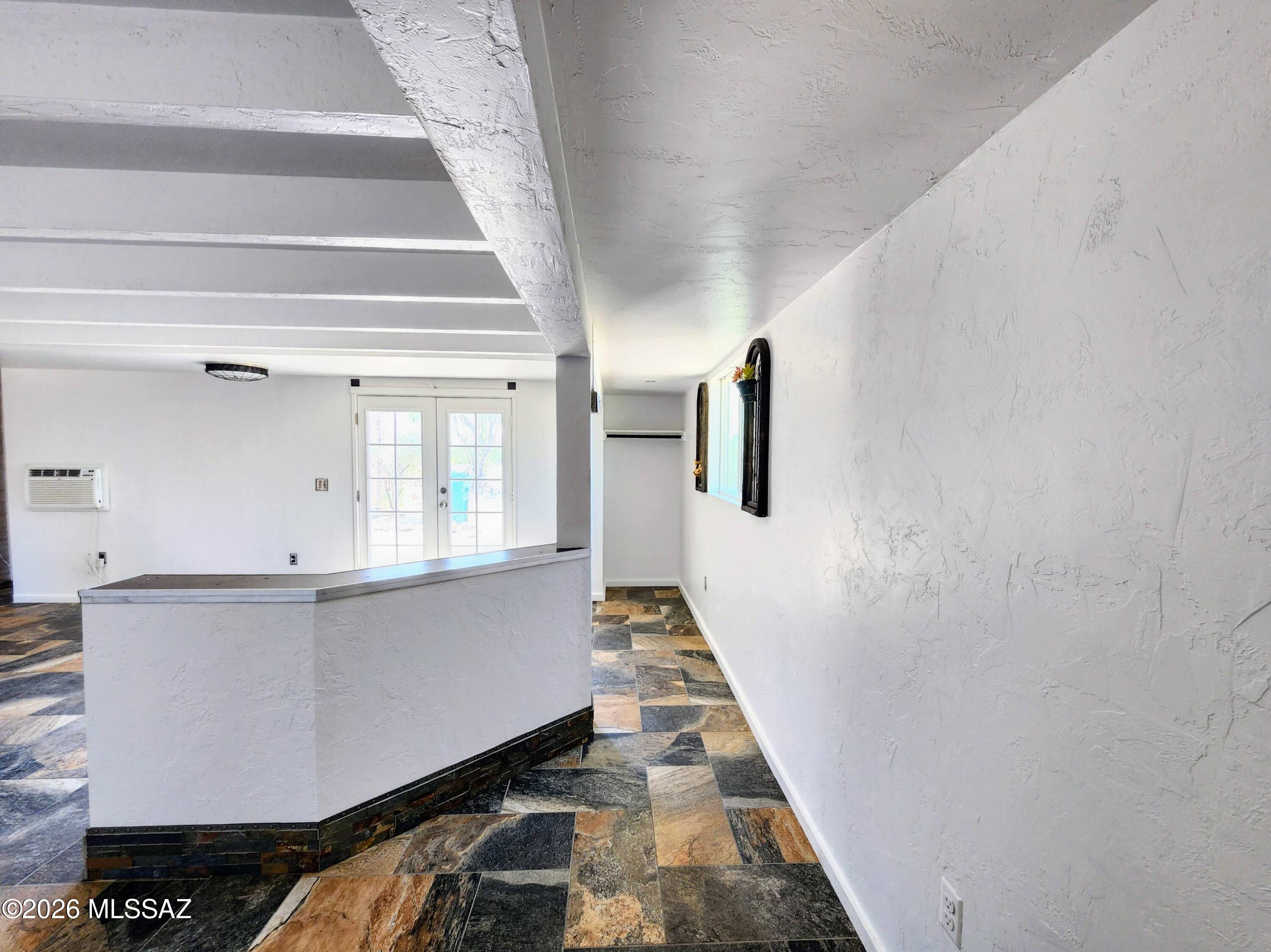 7424 N La Canada Drive
