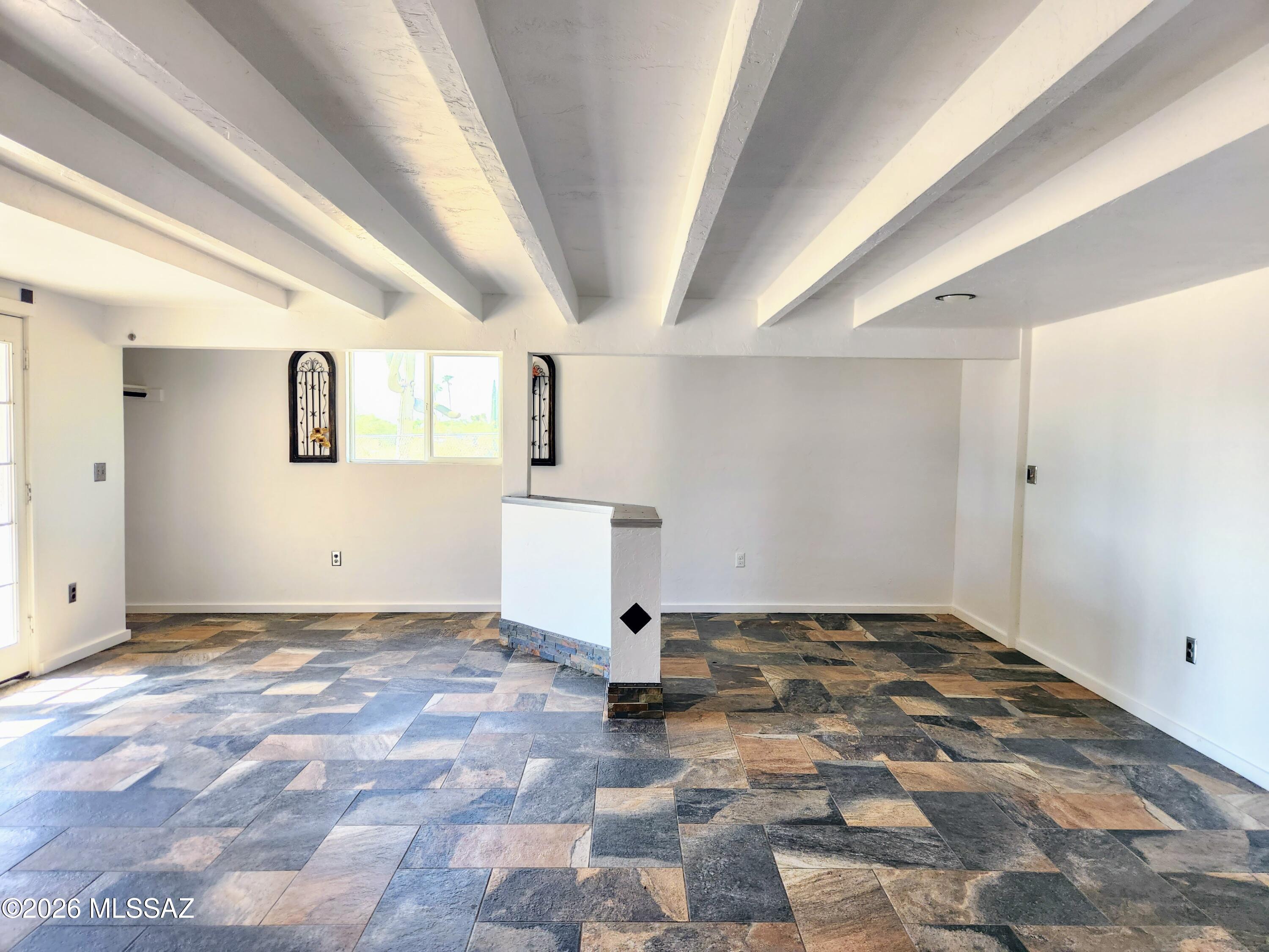7424 N La Canada Drive