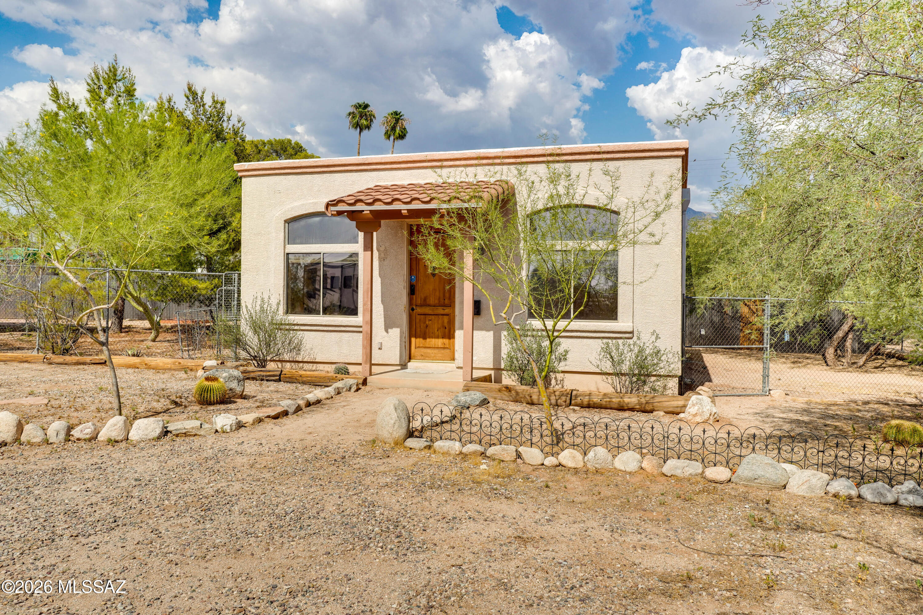 7424 N La Canada Drive
