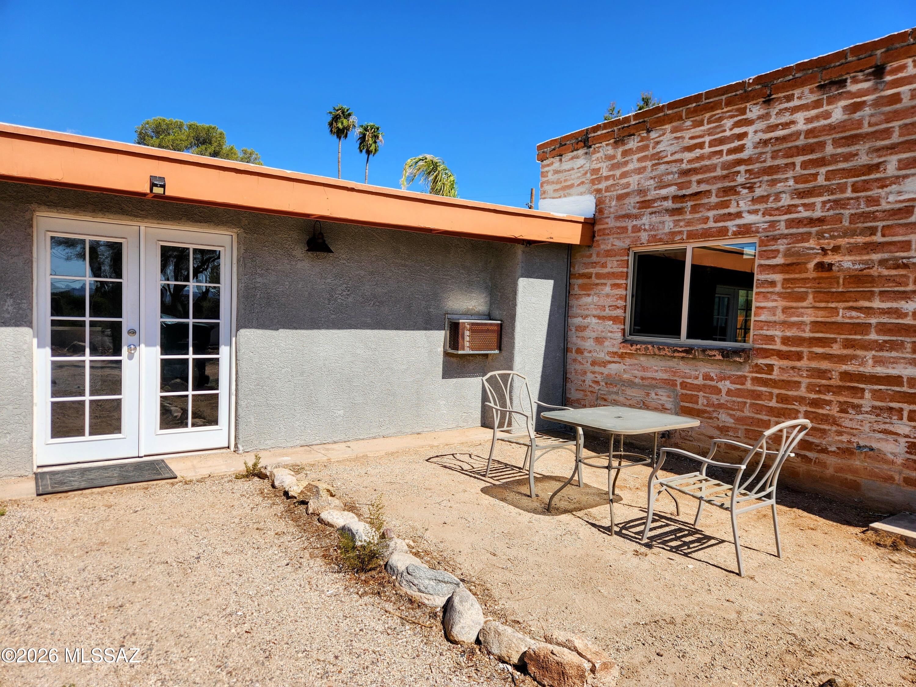 7424 N La Canada Drive