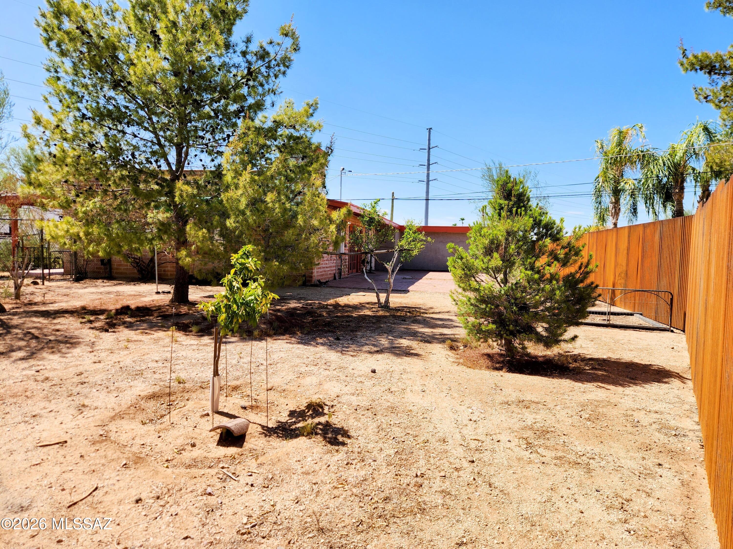 7424 N La Canada Drive