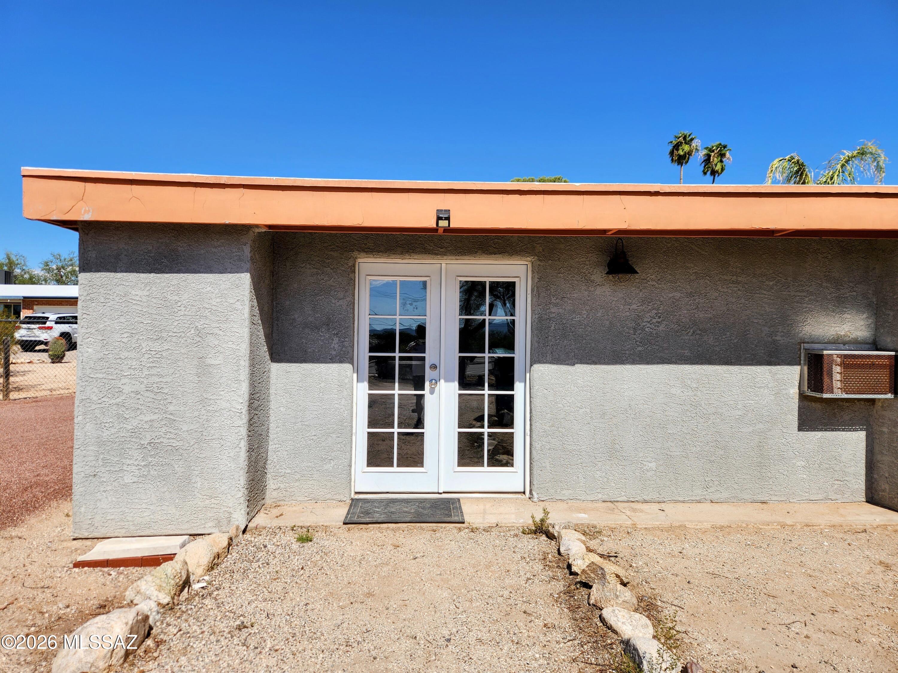 7424 N La Canada Drive