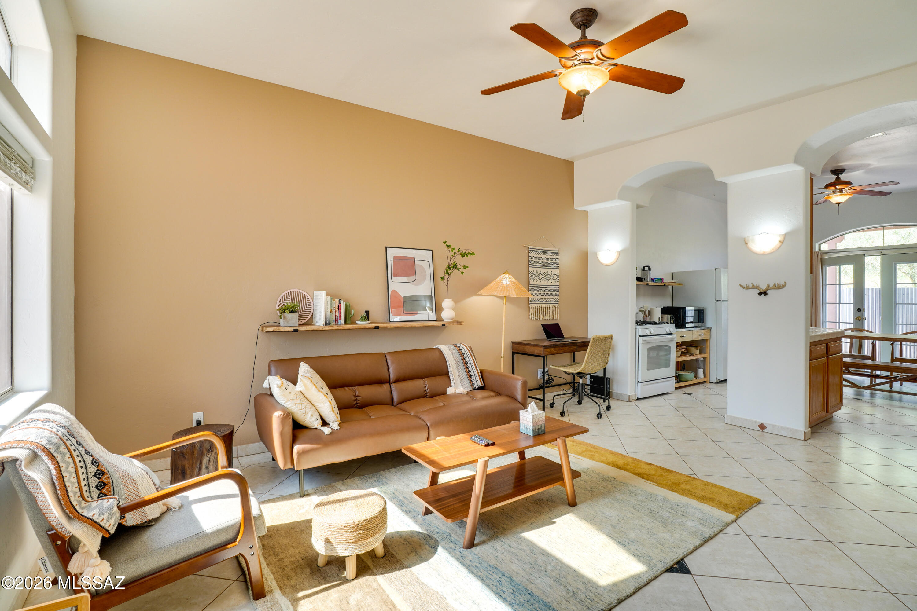 7424 N La Canada Drive