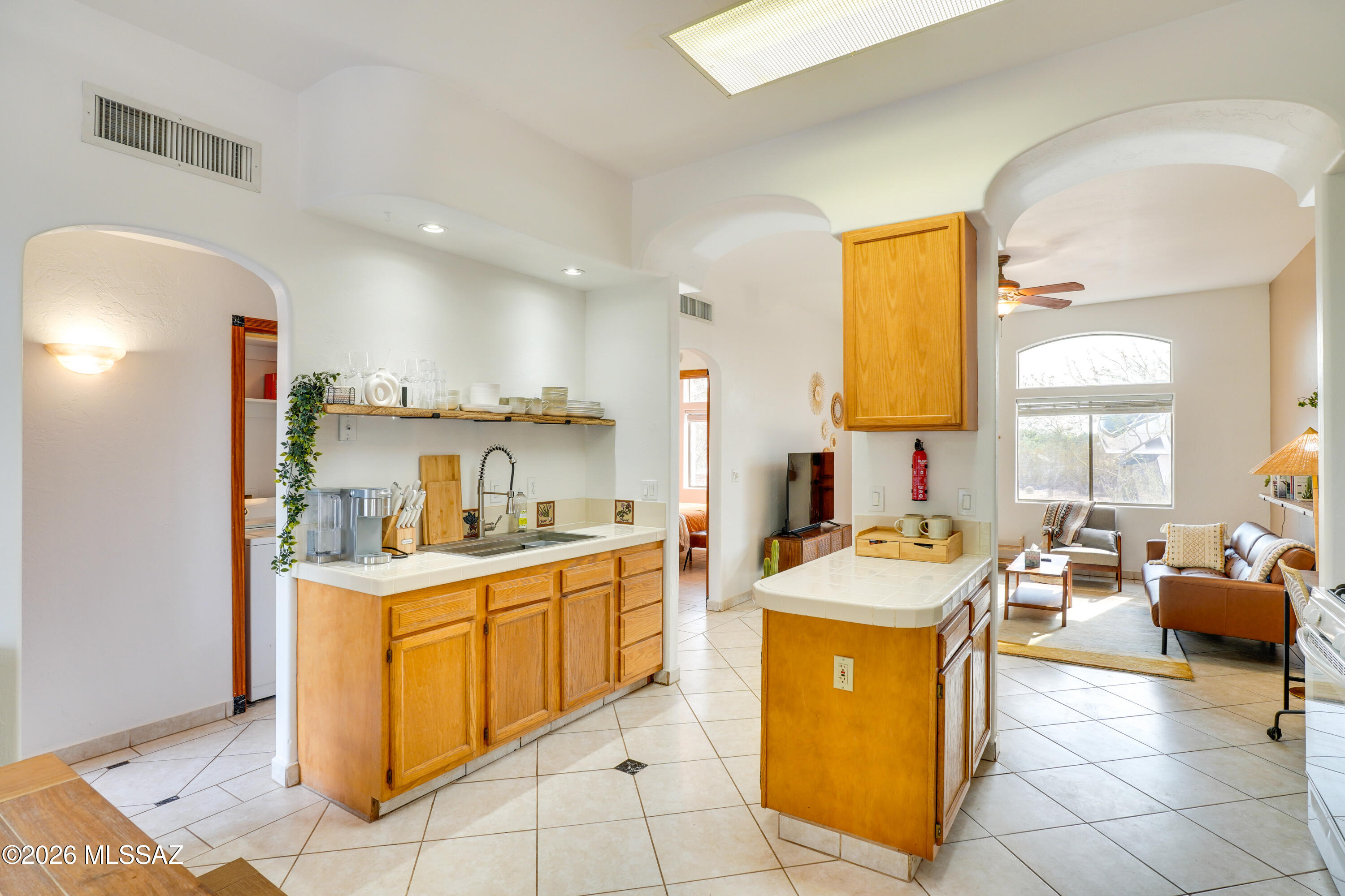 7424 N La Canada Drive