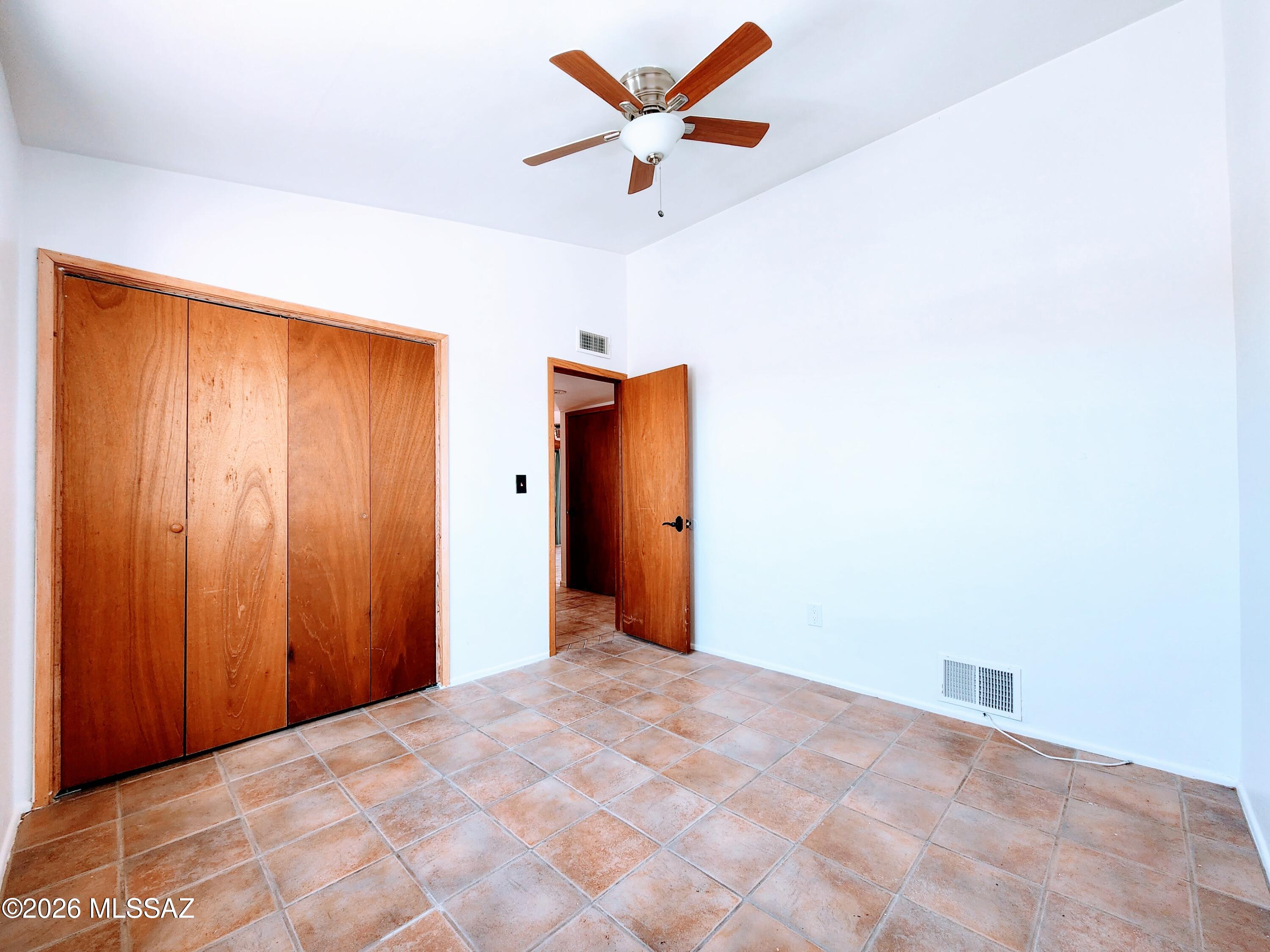 7424 N La Canada Drive