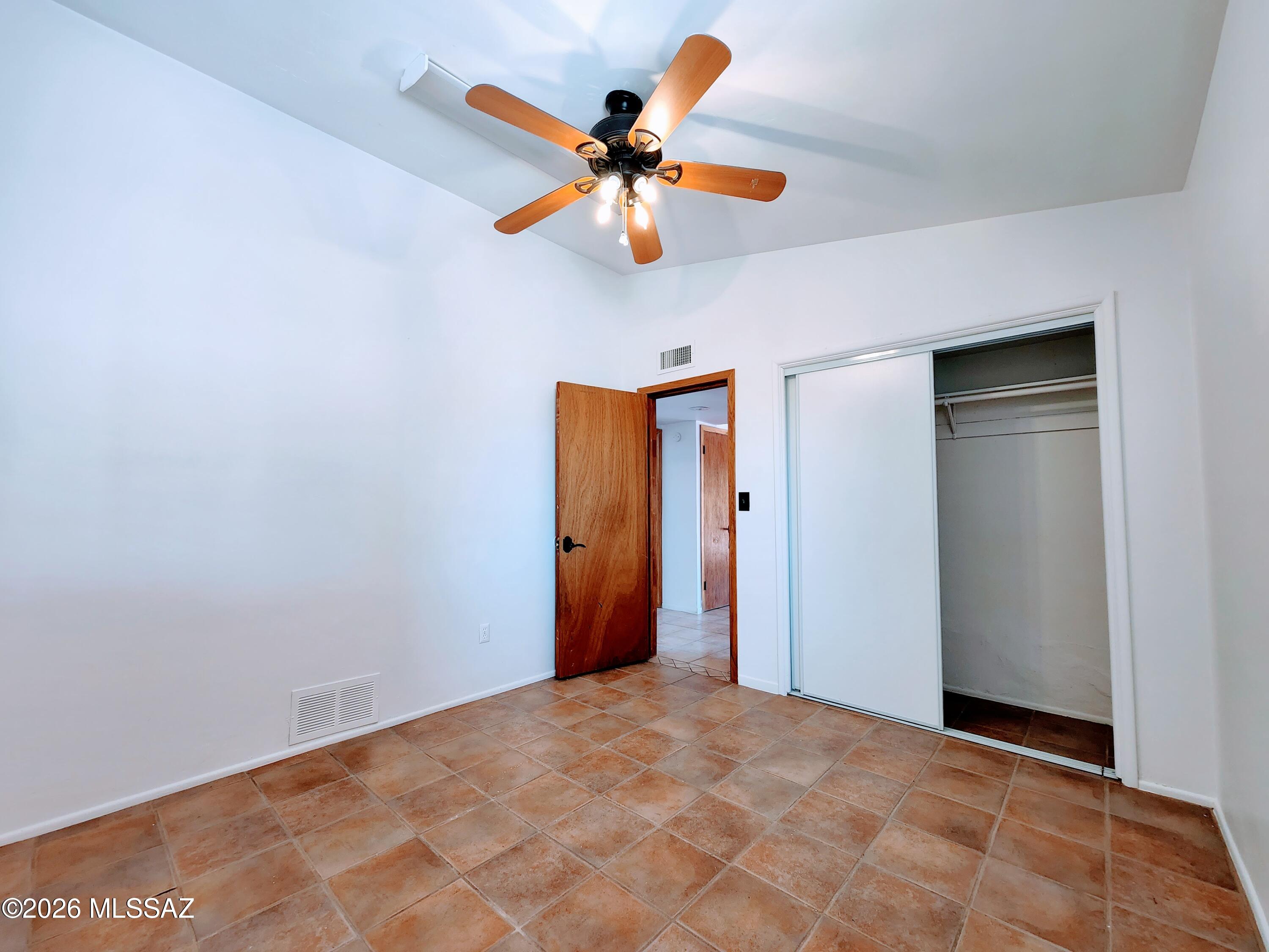 7424 N La Canada Drive