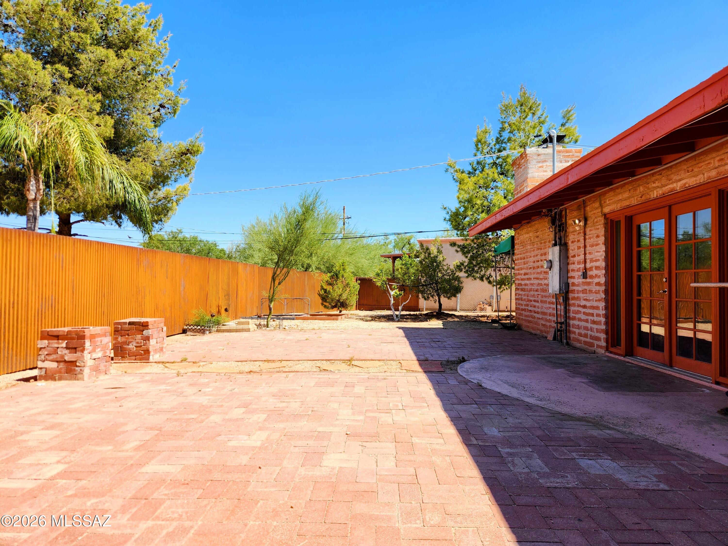 7424 N La Canada Drive