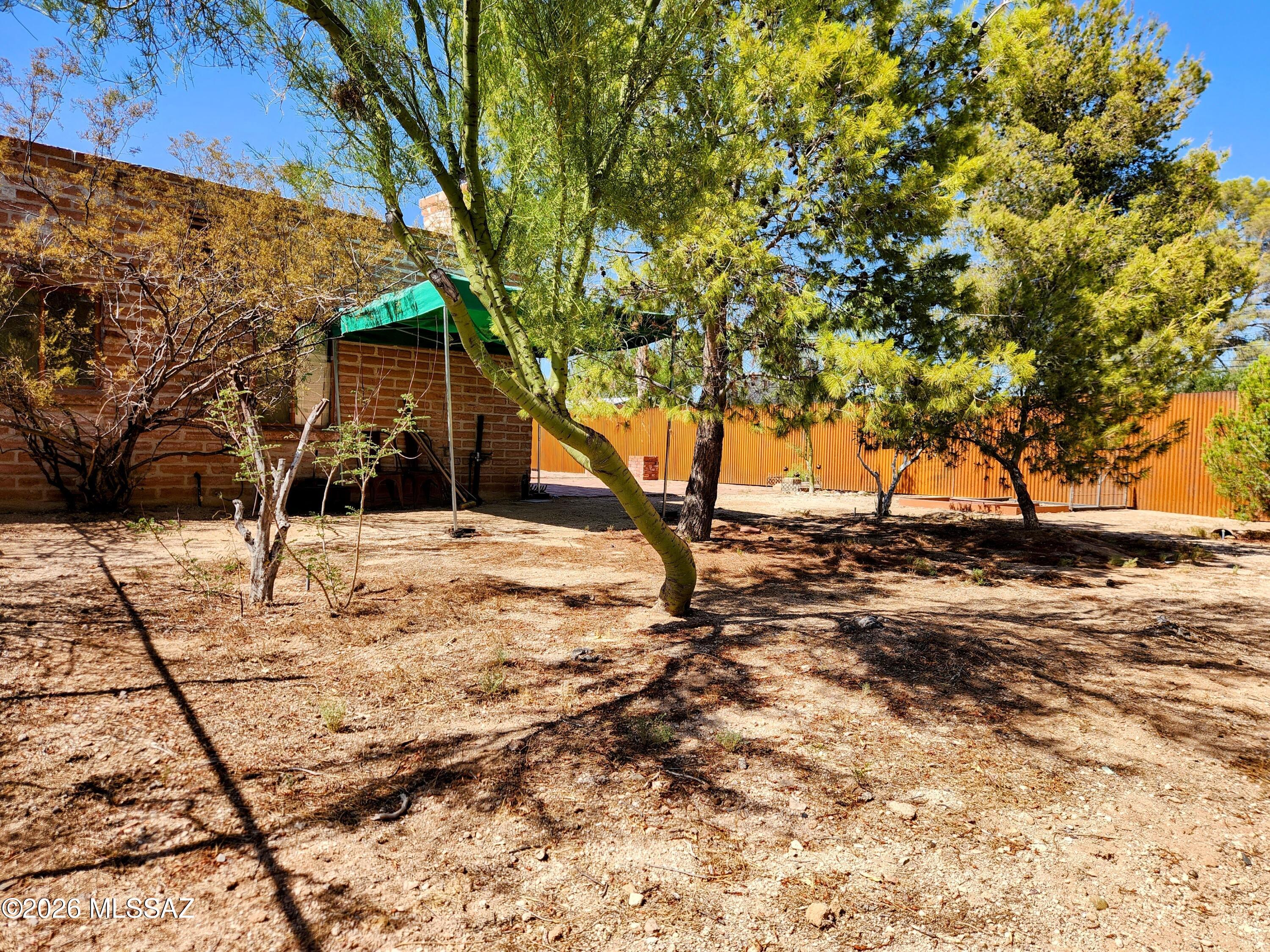 7424 N La Canada Drive