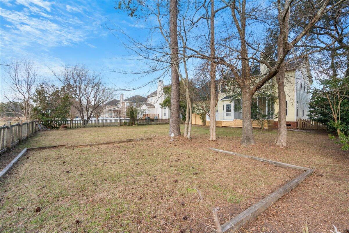 1876 N Smokerise Way