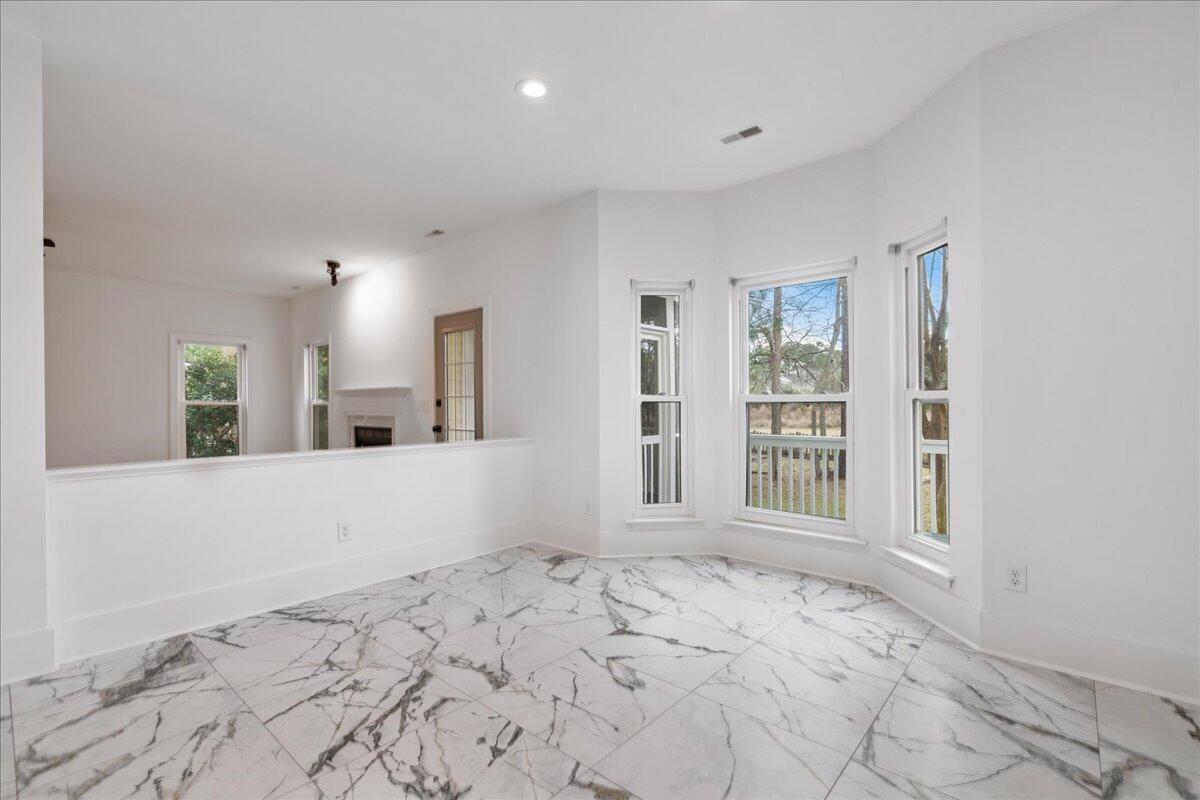 1876 N Smokerise Way