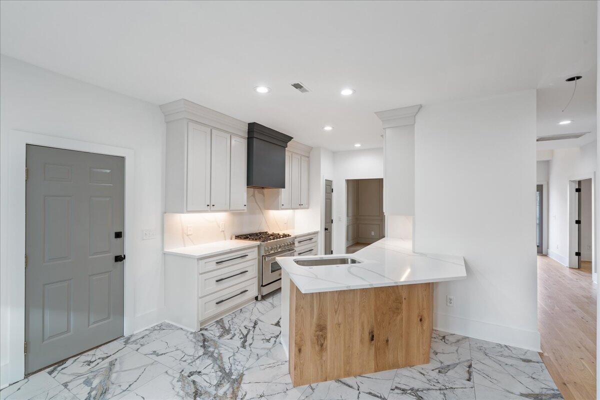 1876 N Smokerise Way