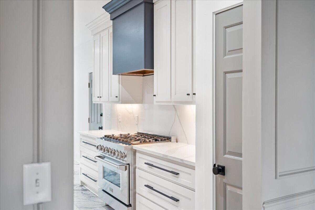 1876 N Smokerise Way