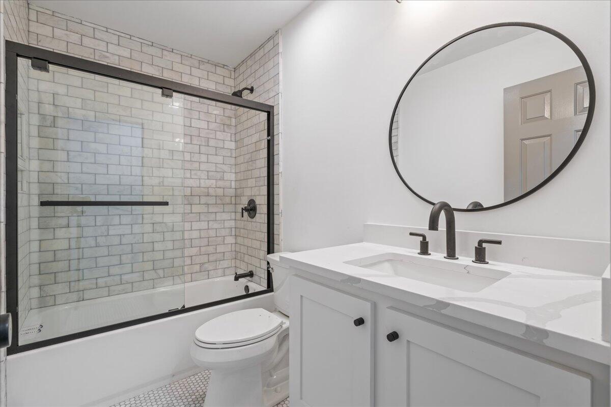 1876 N Smokerise Way