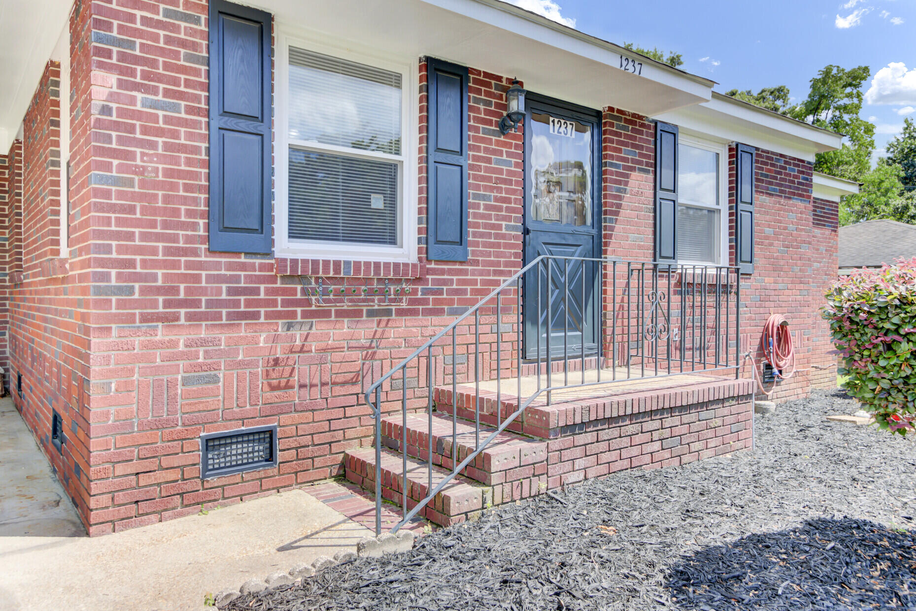 1237 Fort Drive