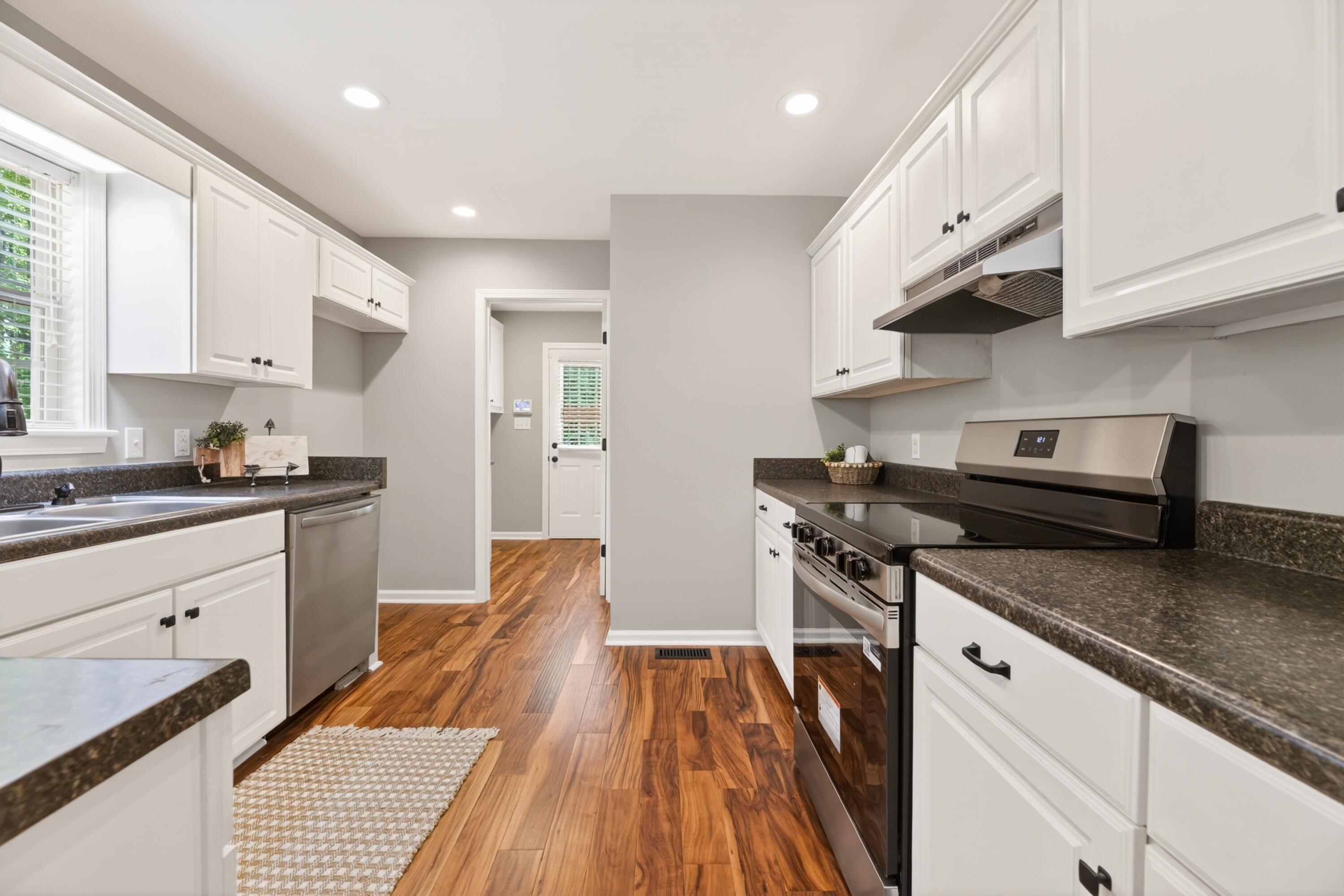 135 Litchfield Court