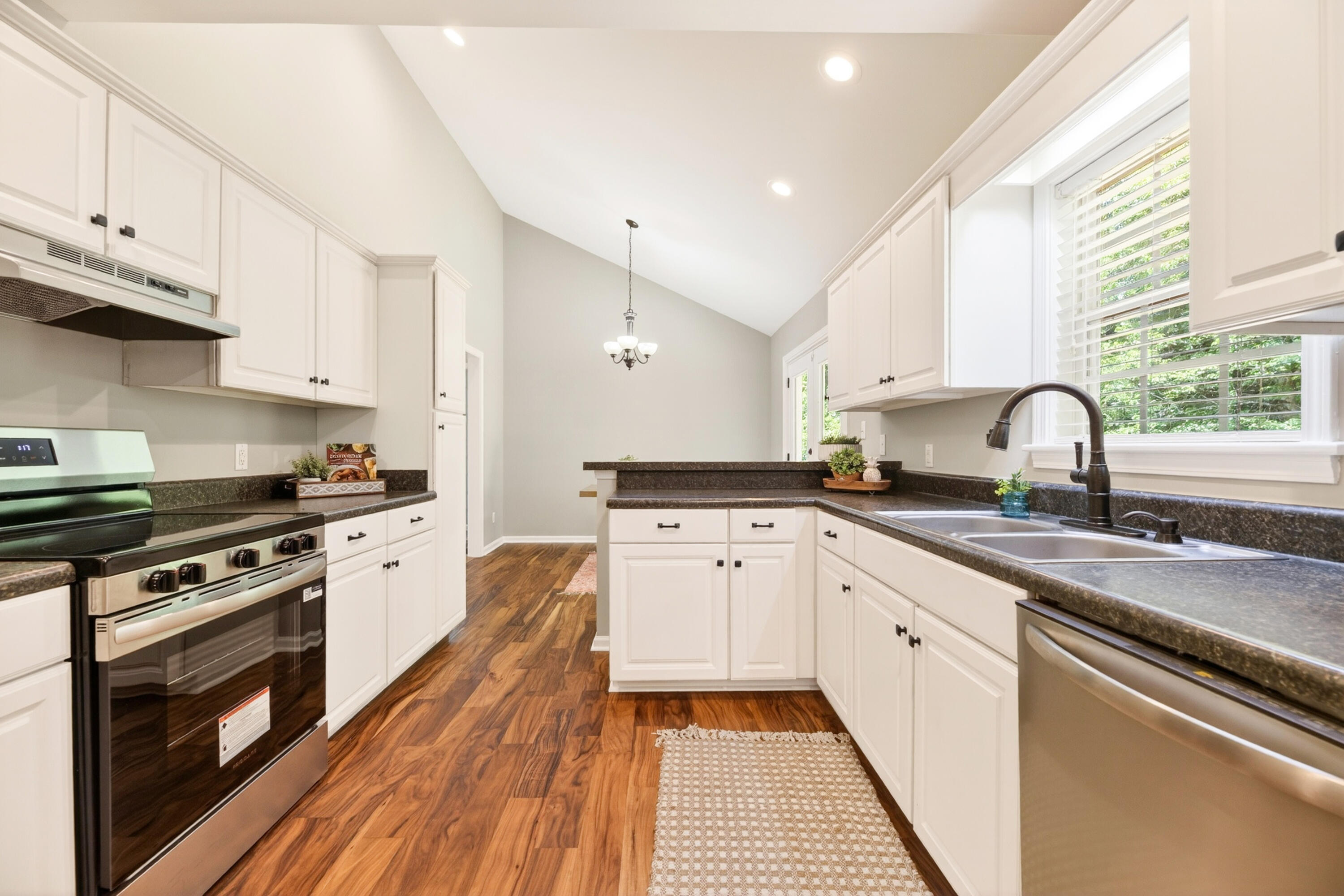 135 Litchfield Court