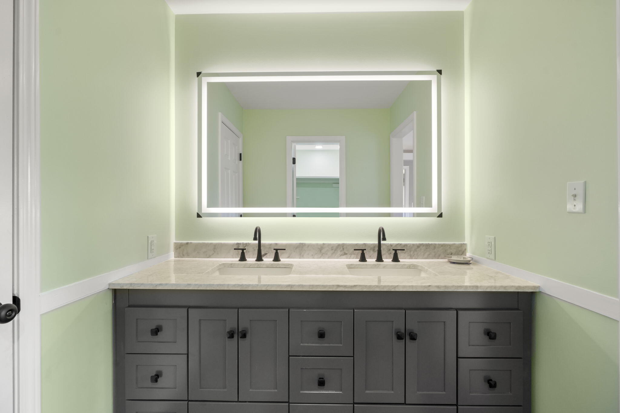 135 Litchfield Court