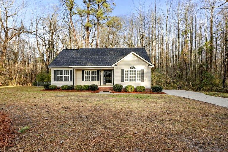 135 Litchfield Court