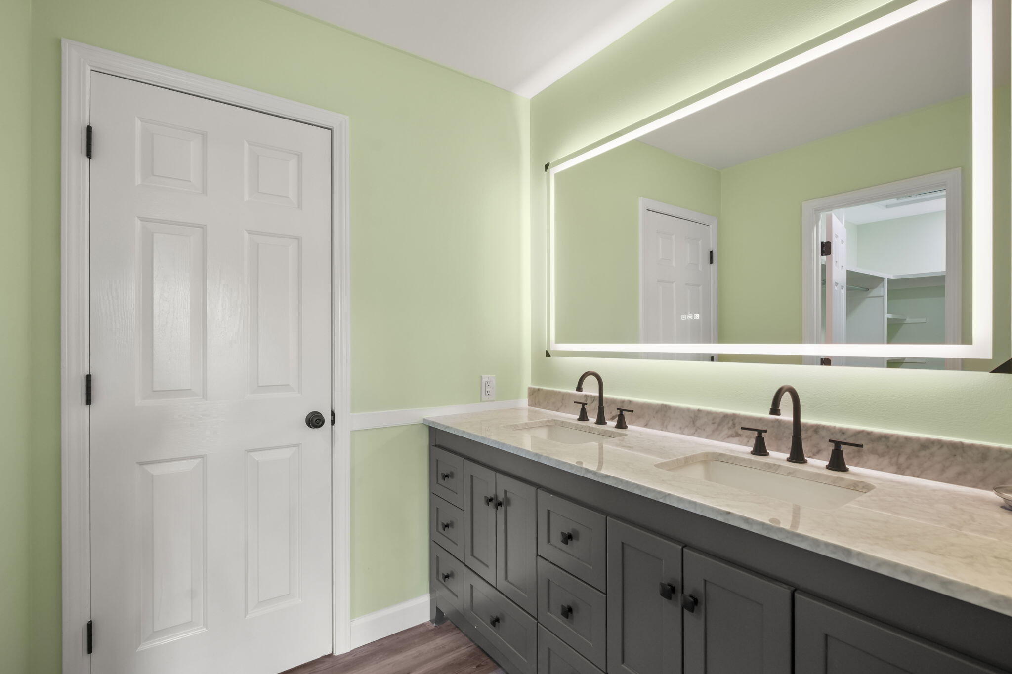 135 Litchfield Court