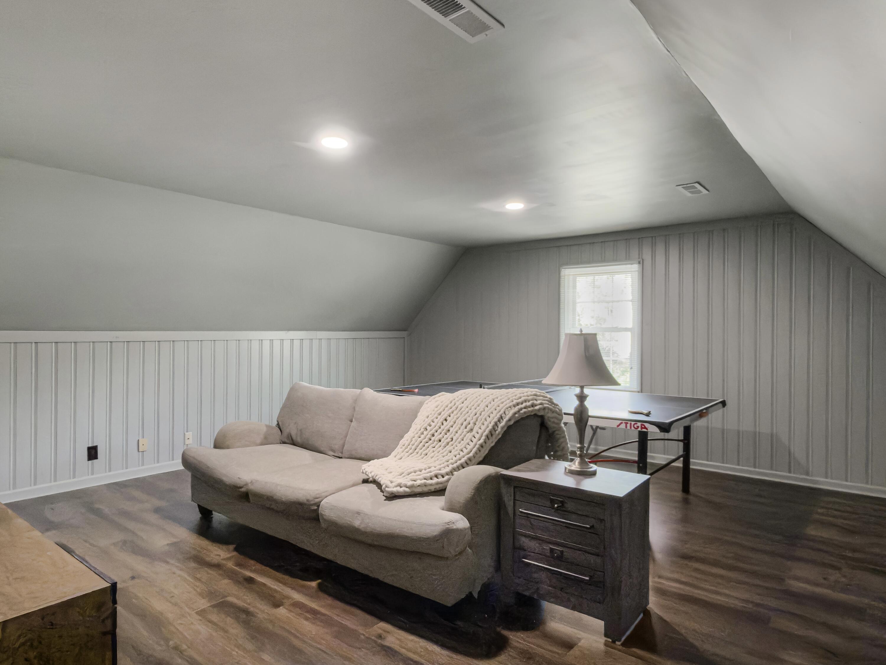 1105 Quenby Lane