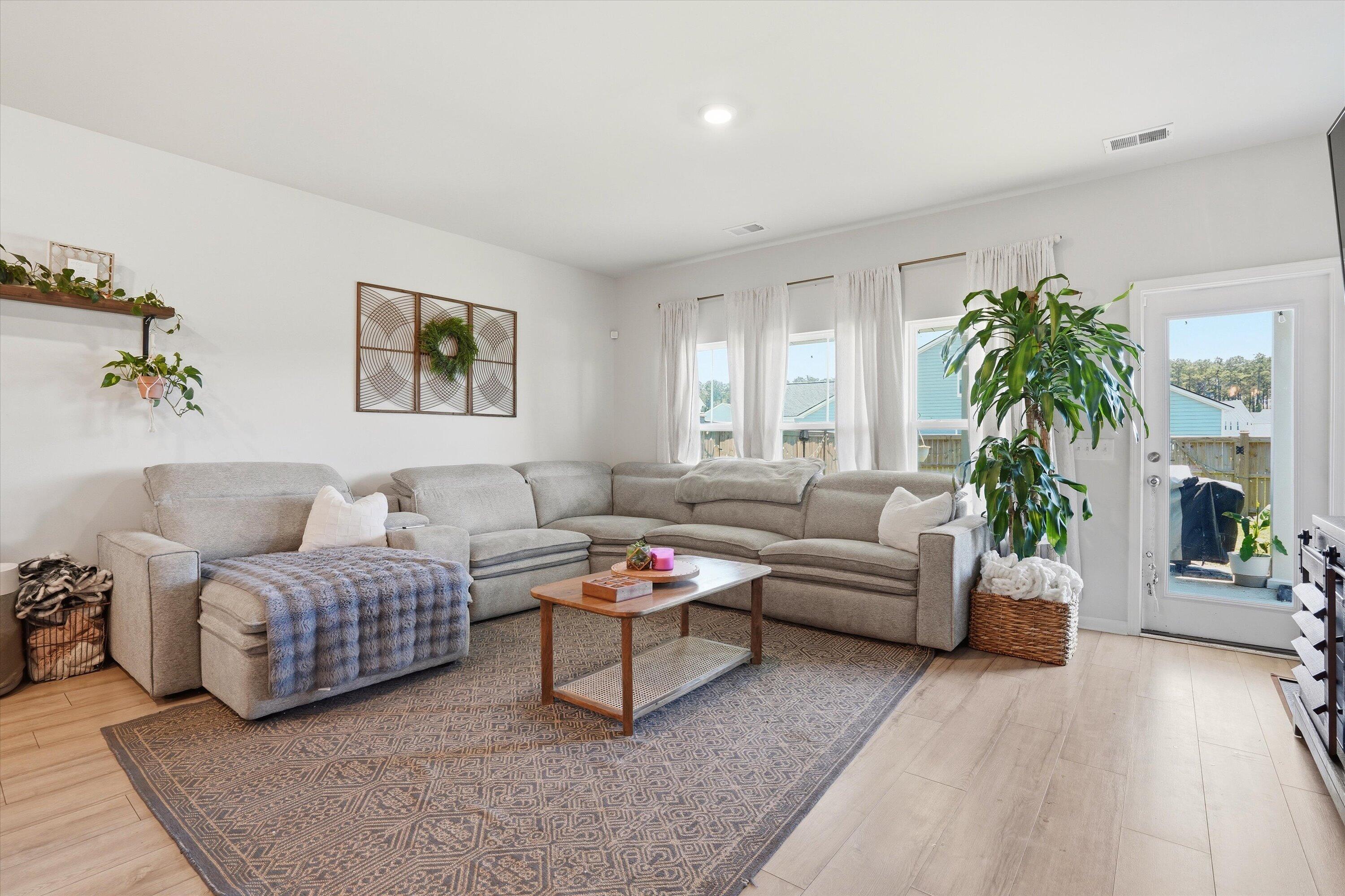 144 Woodland Oak Way
