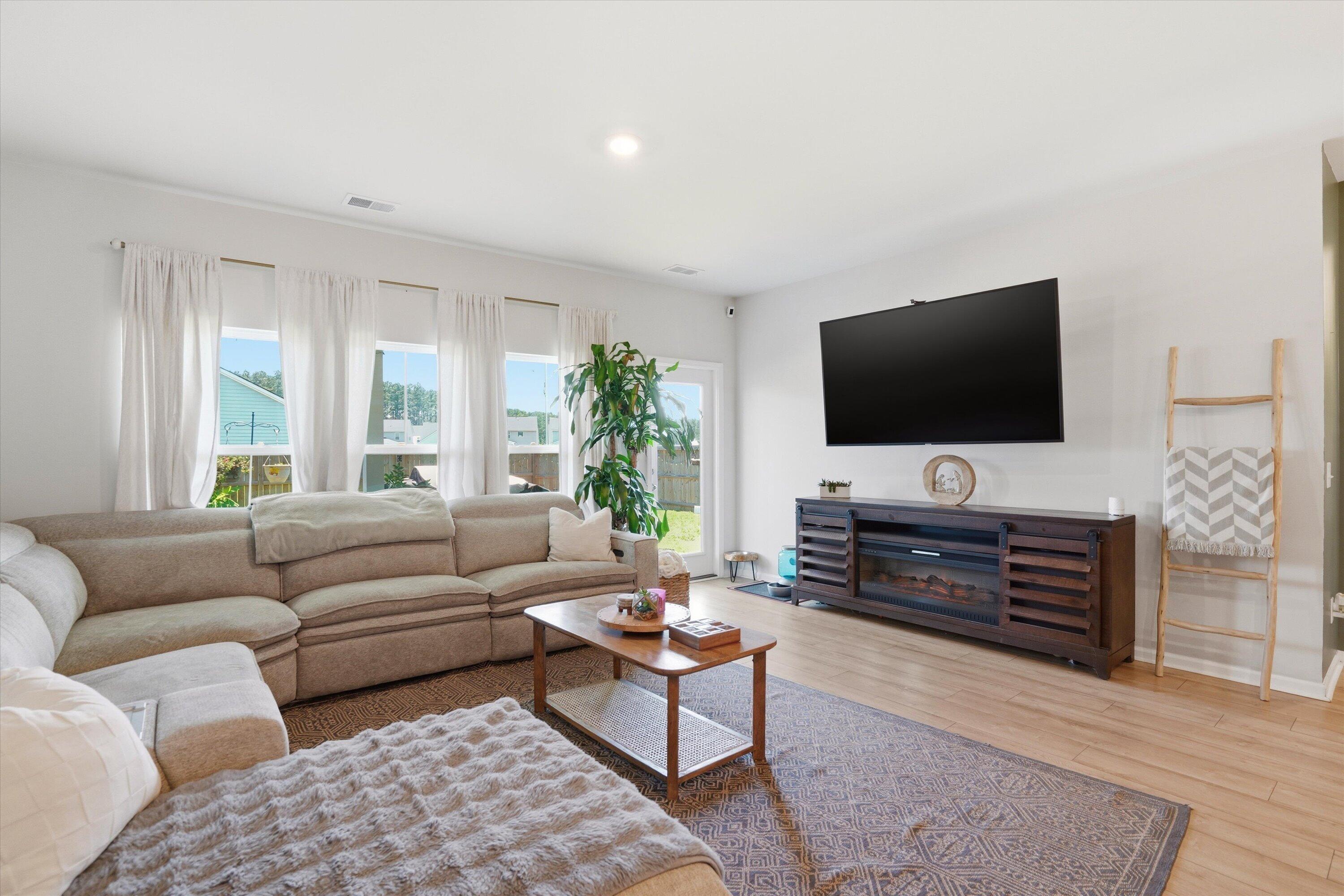 144 Woodland Oak Way