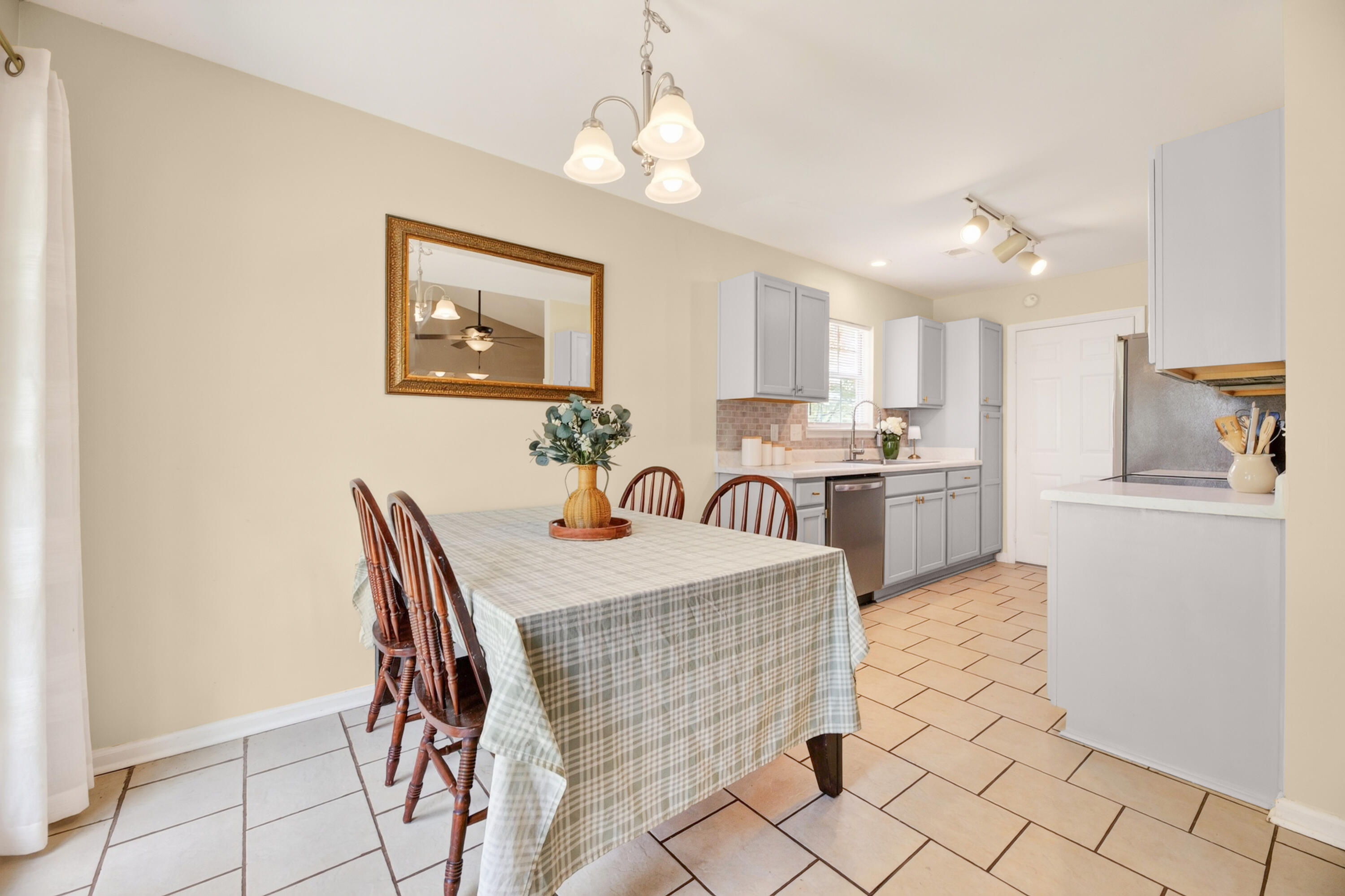 110 Persimmon Circle