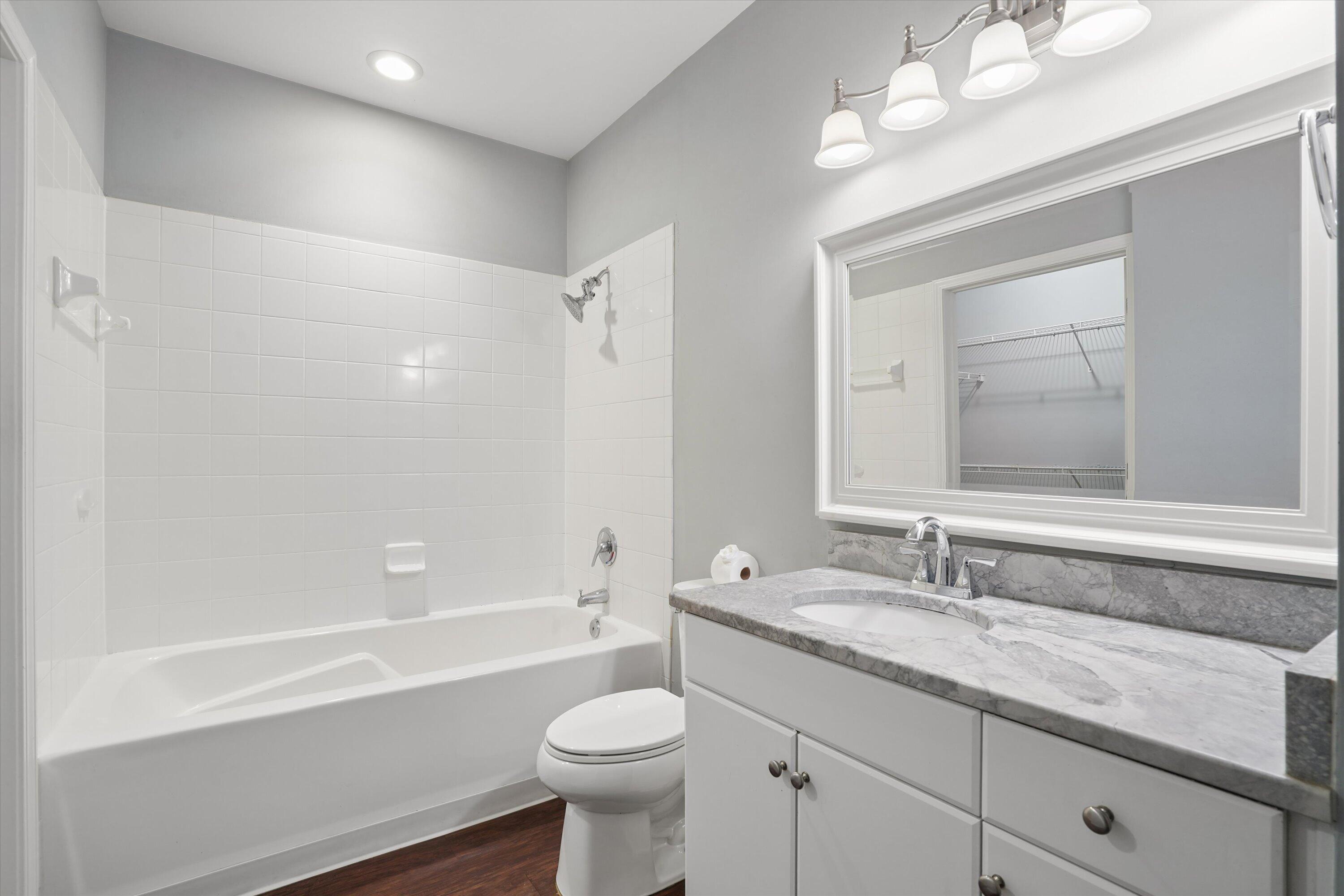 400 Bucksley Lane Unit 204