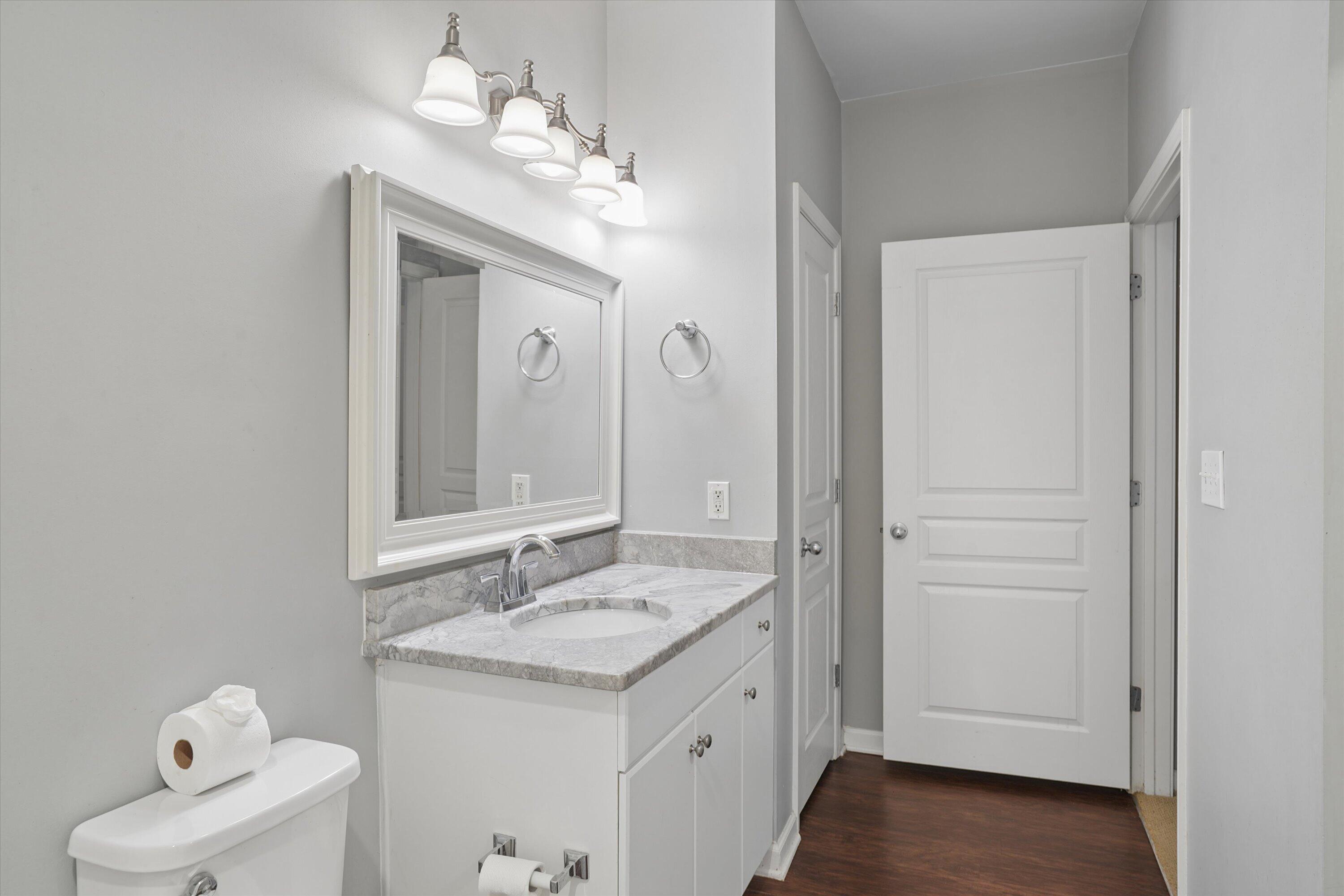 400 Bucksley Lane Unit 204